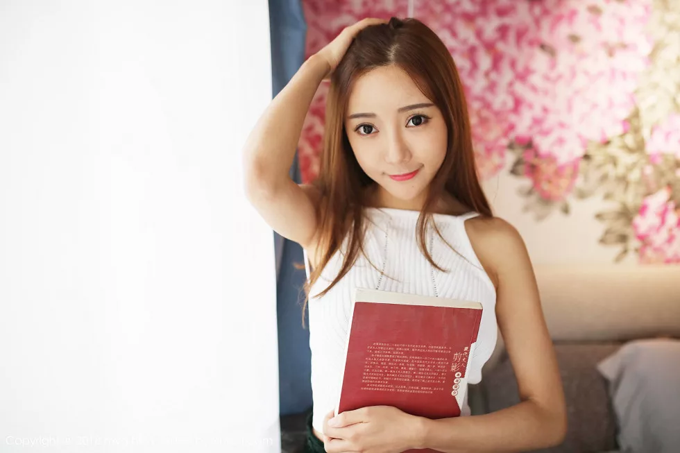 [MyGirl美媛馆]Vol.312_嫩模王馨瑶yanni阳光美少女白色吊带衣配牛仔短裤性感写真47P
