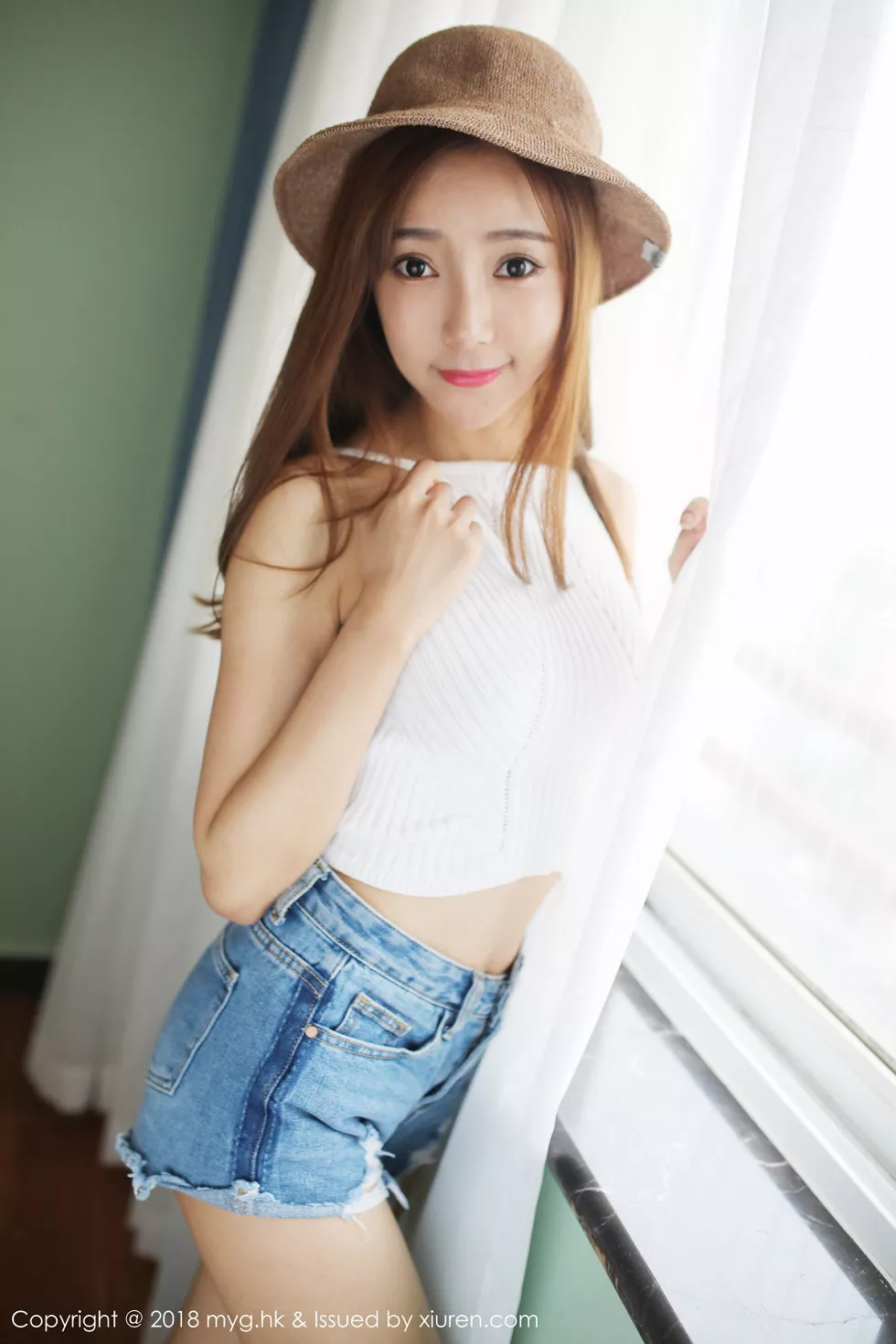 [MyGirl美媛馆]Vol.312_嫩模王馨瑶yanni阳光美少女白色吊带衣配牛仔短裤性感写真47P