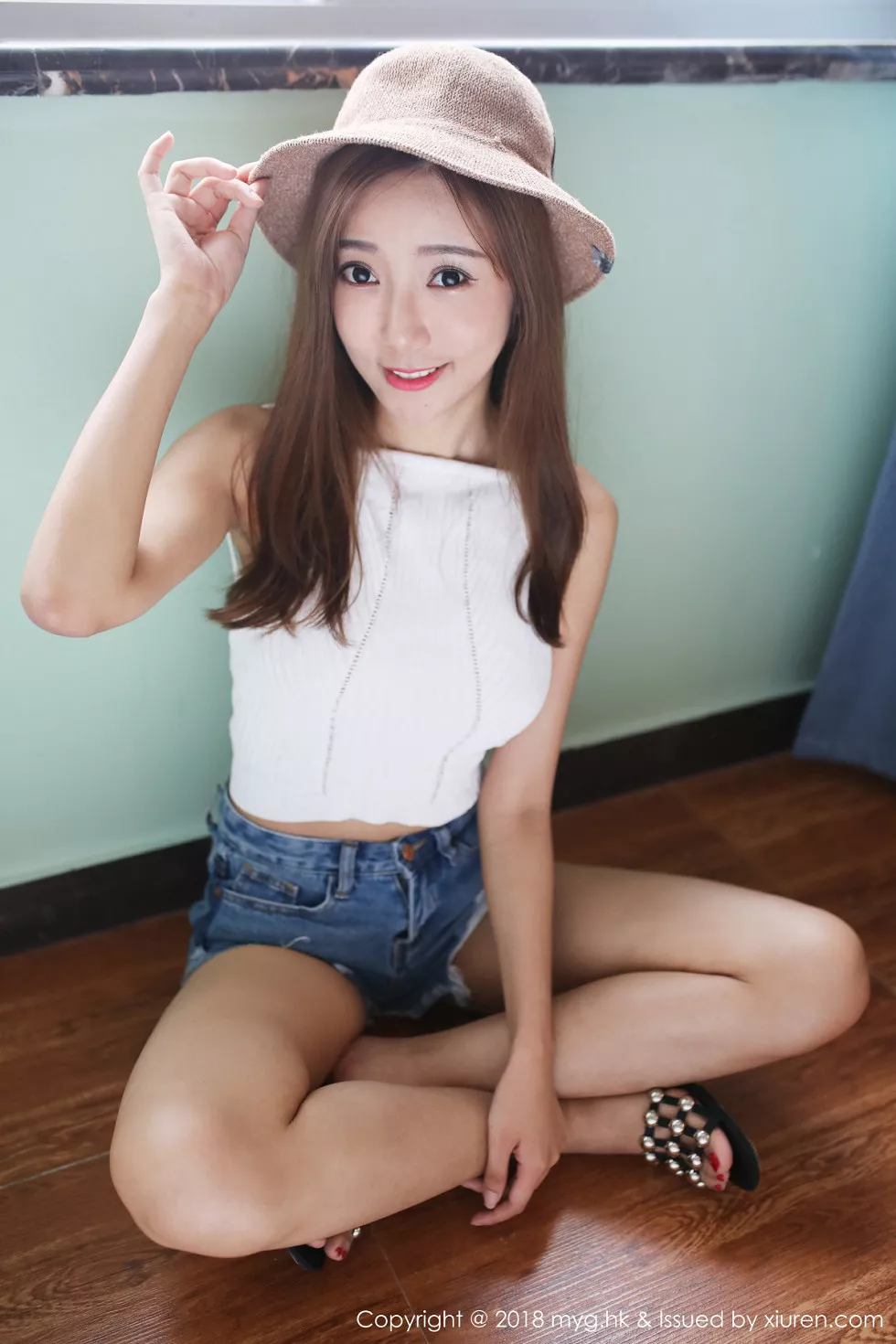 [MyGirl美媛馆]Vol.312_嫩模王馨瑶yanni阳光美少女白色吊带衣配牛仔短裤性感写真47P