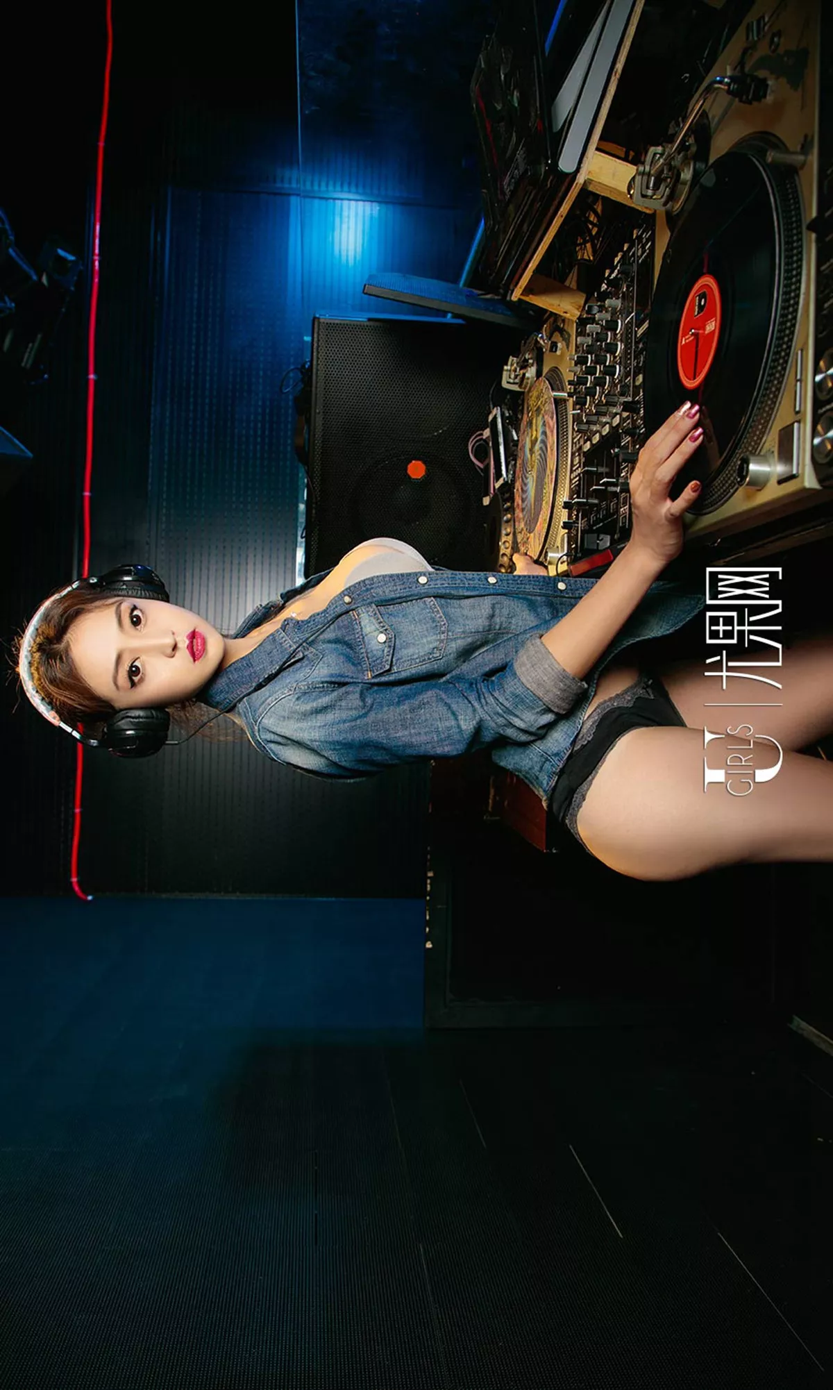 [Ugirls爱尤物]No.1205_嫩模萱宸私房白色内衣系列秀完美身材傲人豪乳诱惑写真35P
