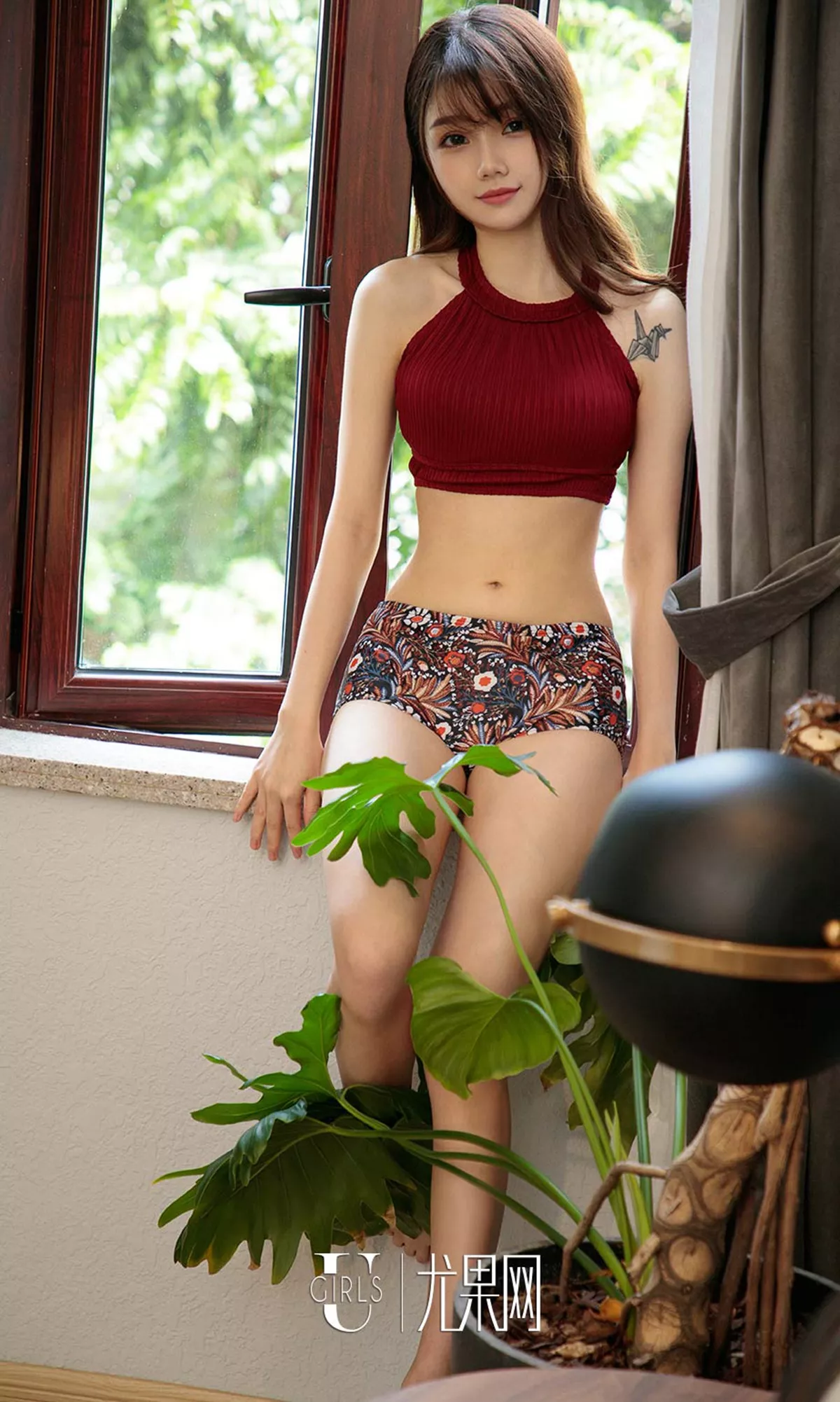 [Ugirls爱尤物]No.1257_嫩模泡芙少女私房白衬衣露性感白色内衣秀完美身材写真35P