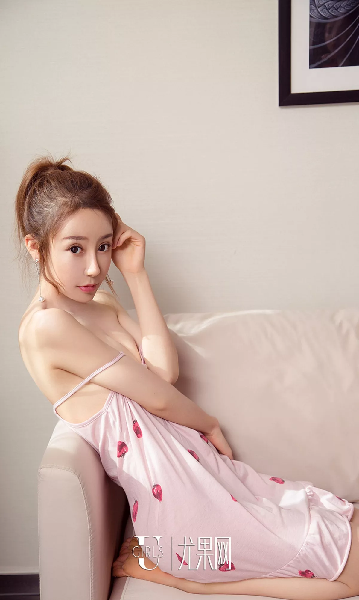 [Ugirls爱尤物]No.1272_嫩模夏瑶私房内衣系列秀白嫩肌肤傲人豪乳甜蜜诱惑写真35P