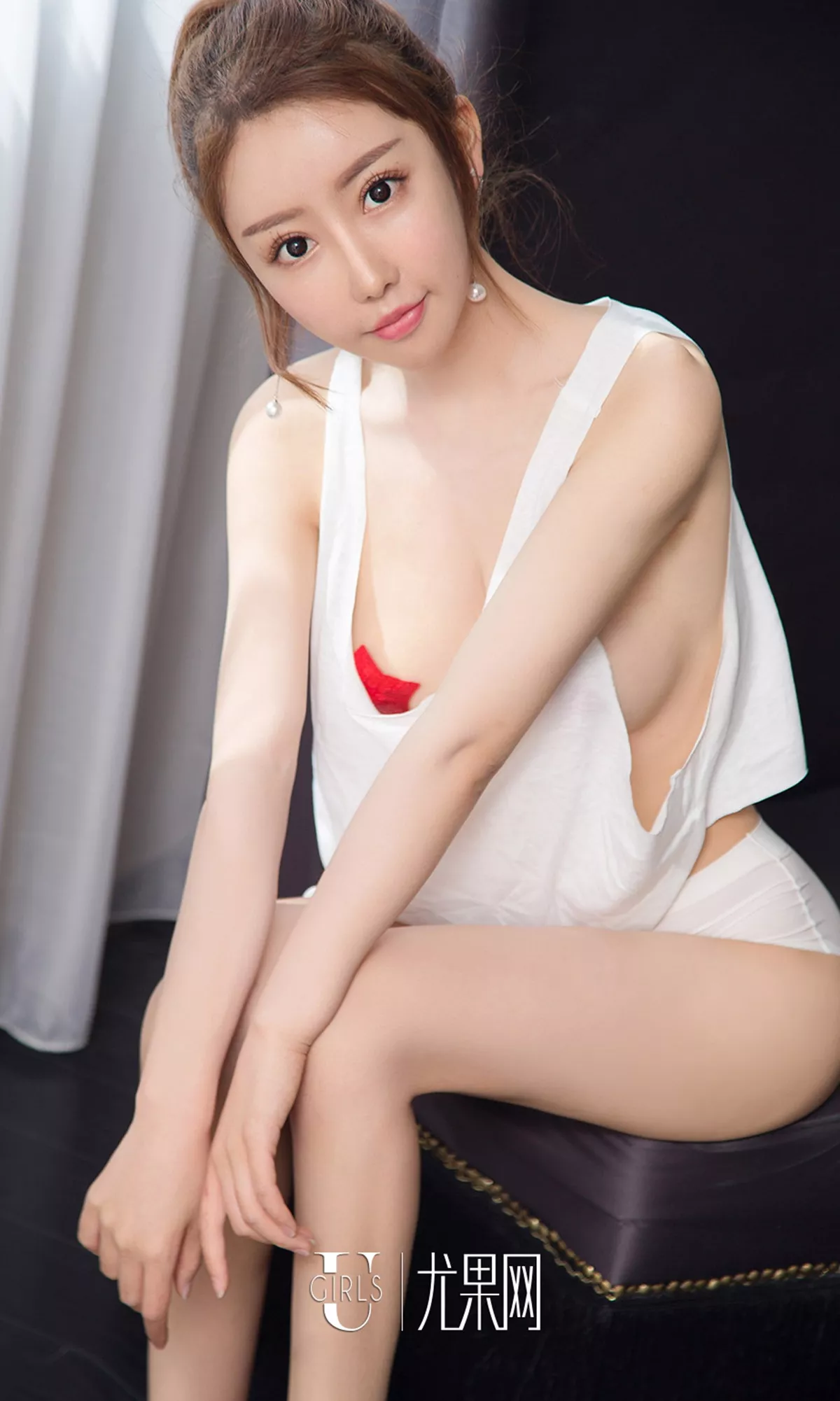[Ugirls爱尤物]No.1272_嫩模夏瑶私房内衣系列秀白嫩肌肤傲人豪乳甜蜜诱惑写真35P
