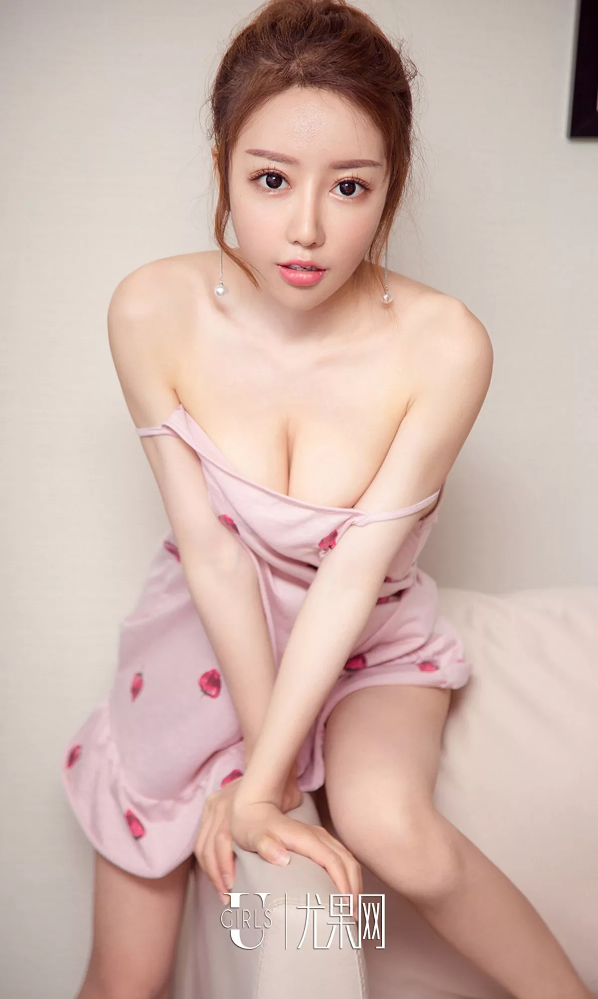 [Ugirls爱尤物]No.1272_嫩模夏瑶私房内衣系列秀白嫩肌肤傲人豪乳甜蜜诱惑写真35P