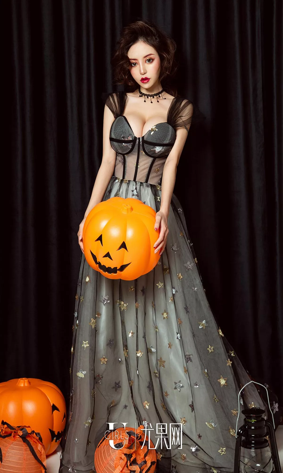 [Ugirls爱尤物]No.1260_嫩模Angela楚楚性感僵尸新娘装白色蕾丝内衣透视诱惑写真35P