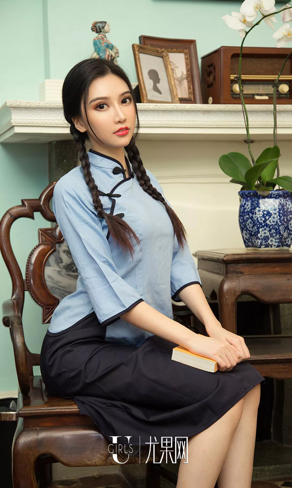 [Ugirls爱尤物]No.1263_嫩模小北鼻性感吊带黑色内衣配丁字裤秀完美身材性感写真35P