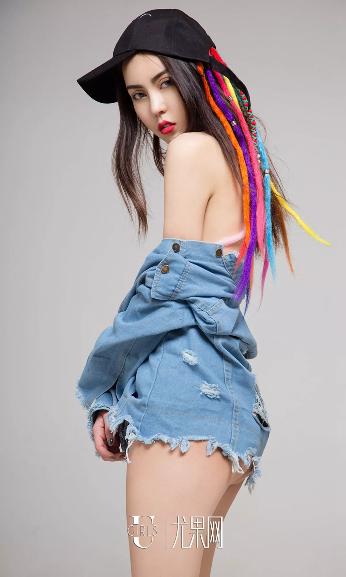 [Ugirls爱尤物]No.1368_嫩模明娜性感红色高叉连体比基尼秀完美身材诱惑写真35P