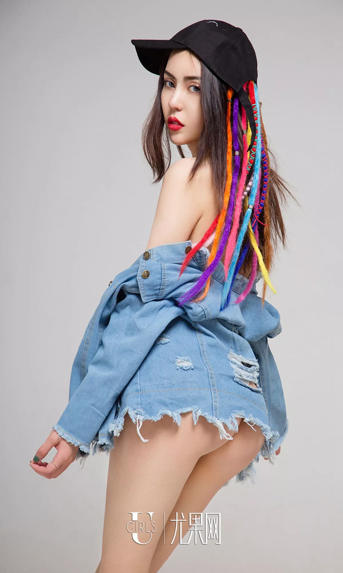 [Ugirls爱尤物]No.1368_嫩模明娜性感红色高叉连体比基尼秀完美身材诱惑写真35P
