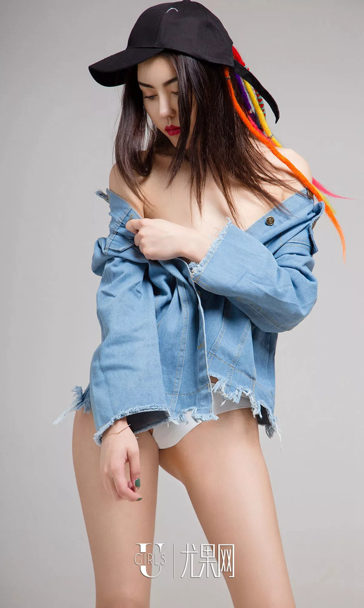 [Ugirls爱尤物]No.1368_嫩模明娜性感红色高叉连体比基尼秀完美身材诱惑写真35P