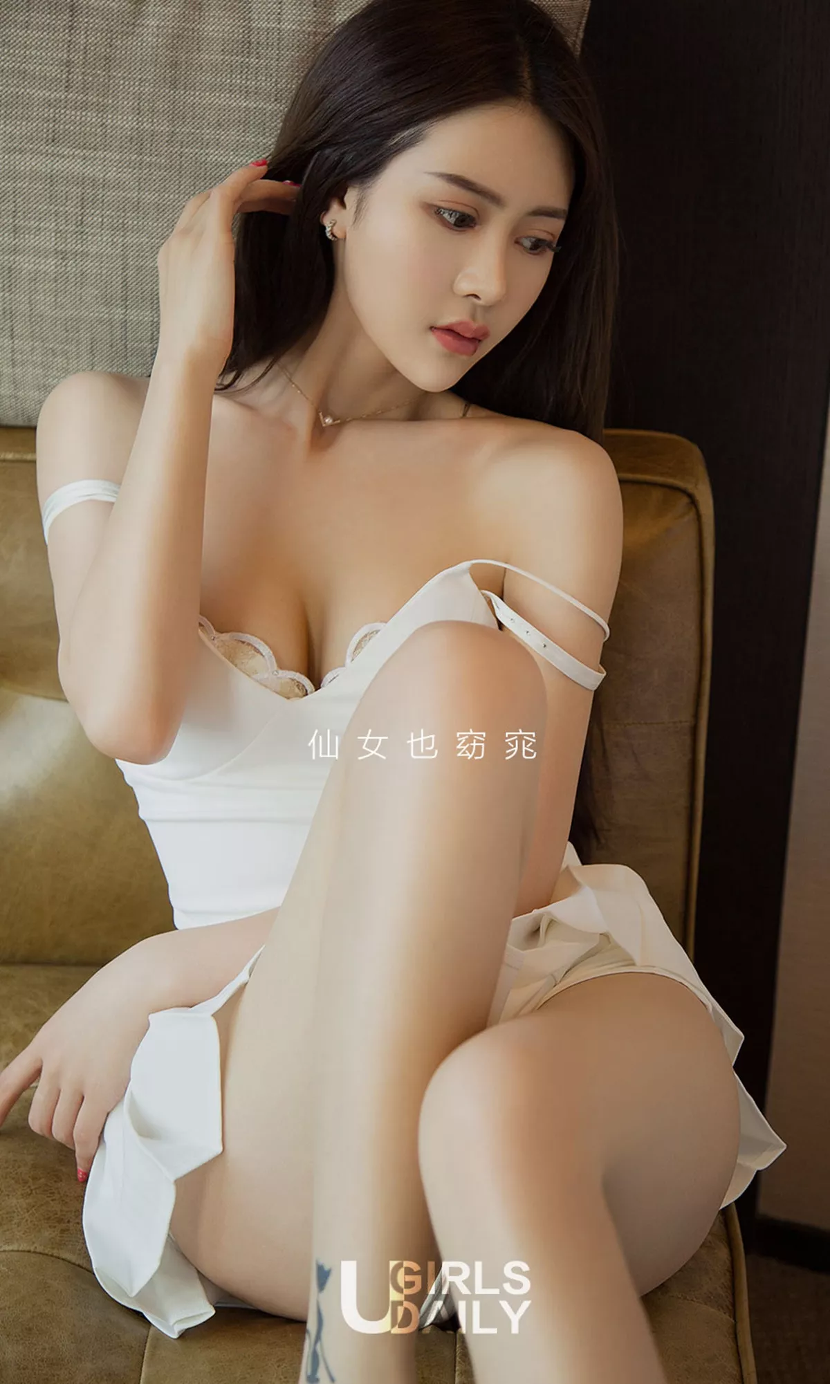 [Ugirls爱尤物]No.1373_嫩模金佳佳白色吊带连体内衣半脱露傲人豪乳撩人诱惑写真35P