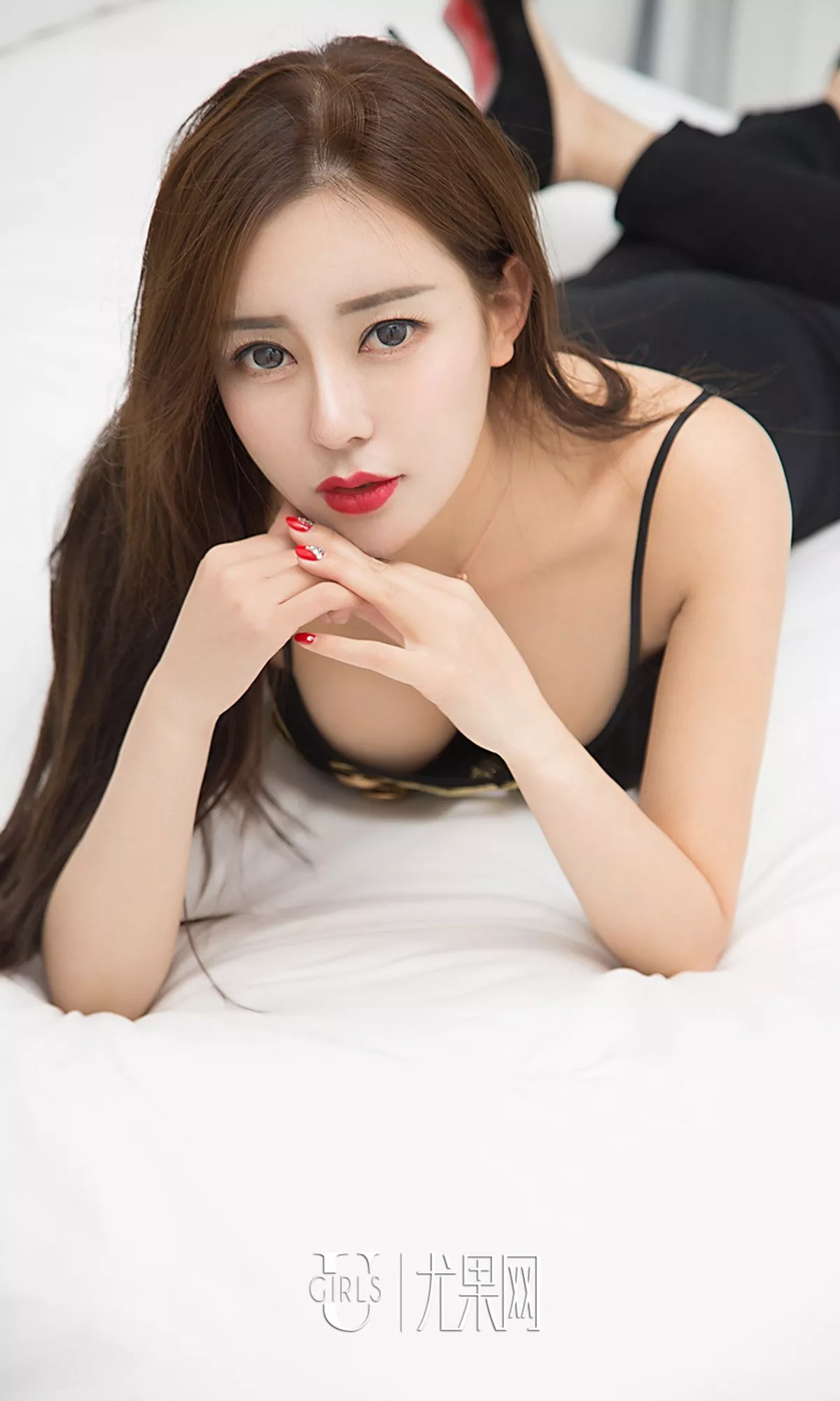 [Ugirls爱尤物]No.1399_嫩模吴美溪私房黑色开档黑丝渔网秀完美身材火辣诱惑写真35P