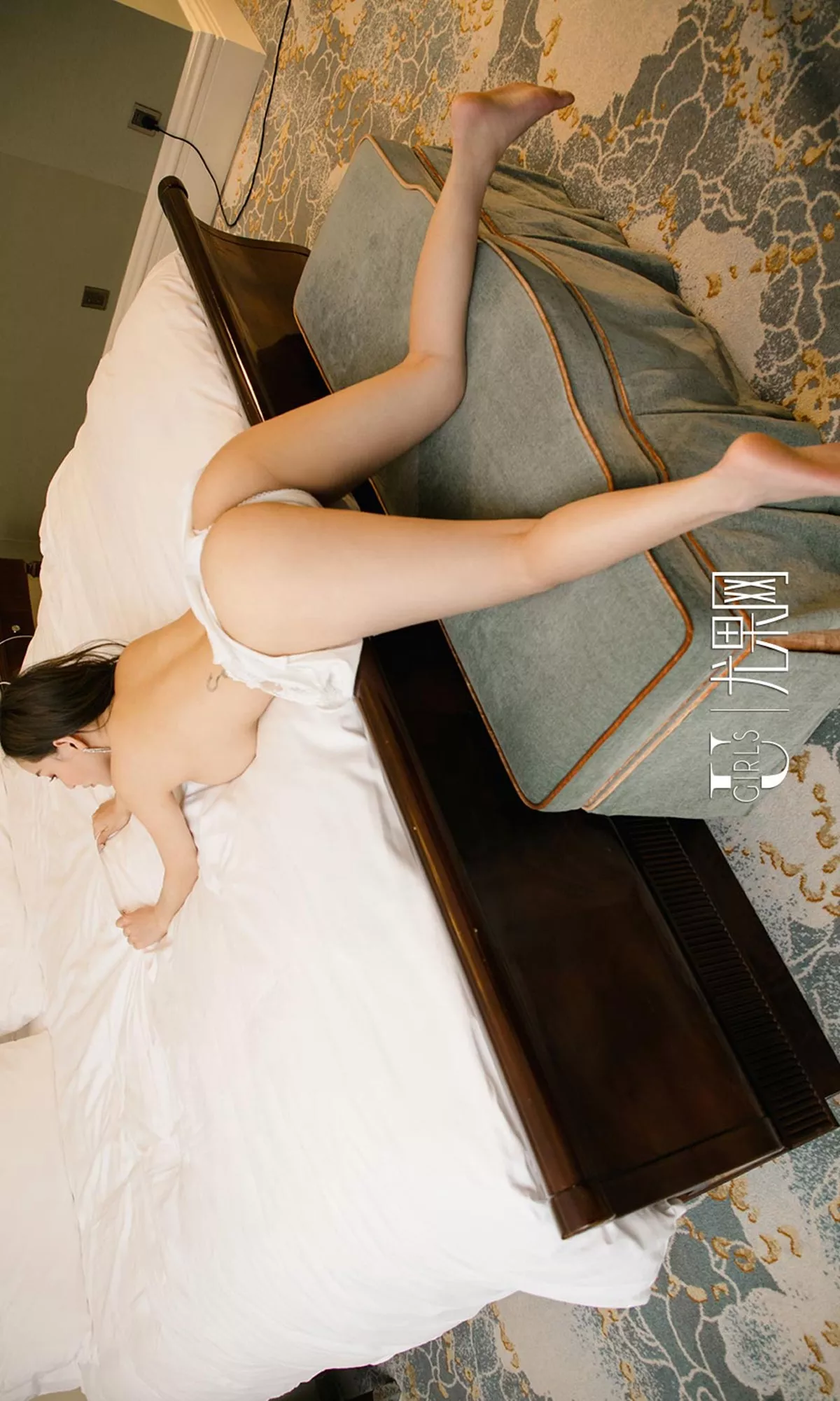[Ugirls爱尤物]No.1400_嫩模周波儿私房黑色蕾丝内衣秀傲人豪乳喷血诱惑写真35P