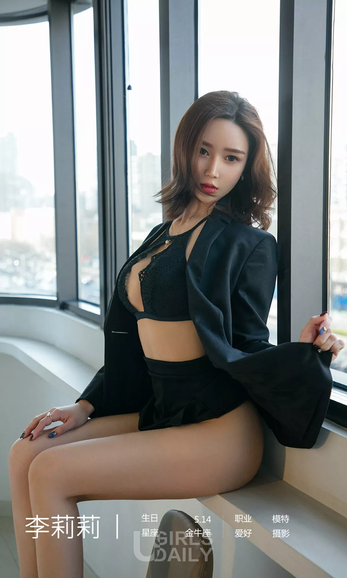 [Ugirls爱尤物]No.1406_嫩模李莉莉私房蕾丝开胸连体内衣露浑圆豪乳极致诱惑写真35P