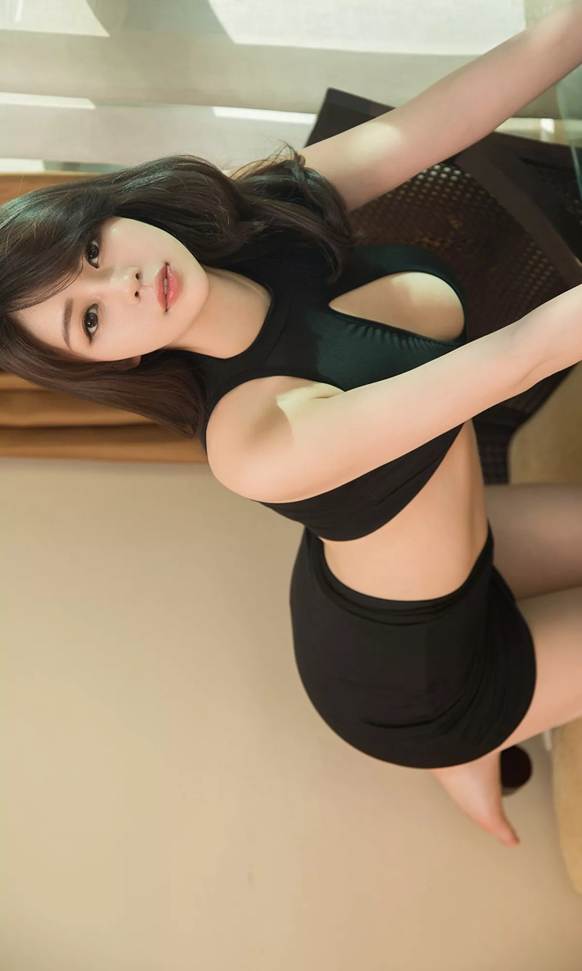 [Ugirls爱尤物]No.1411_嫩模白艺古典孔雀肚兜配丁字裤秀完美身材惹火诱惑写真35P