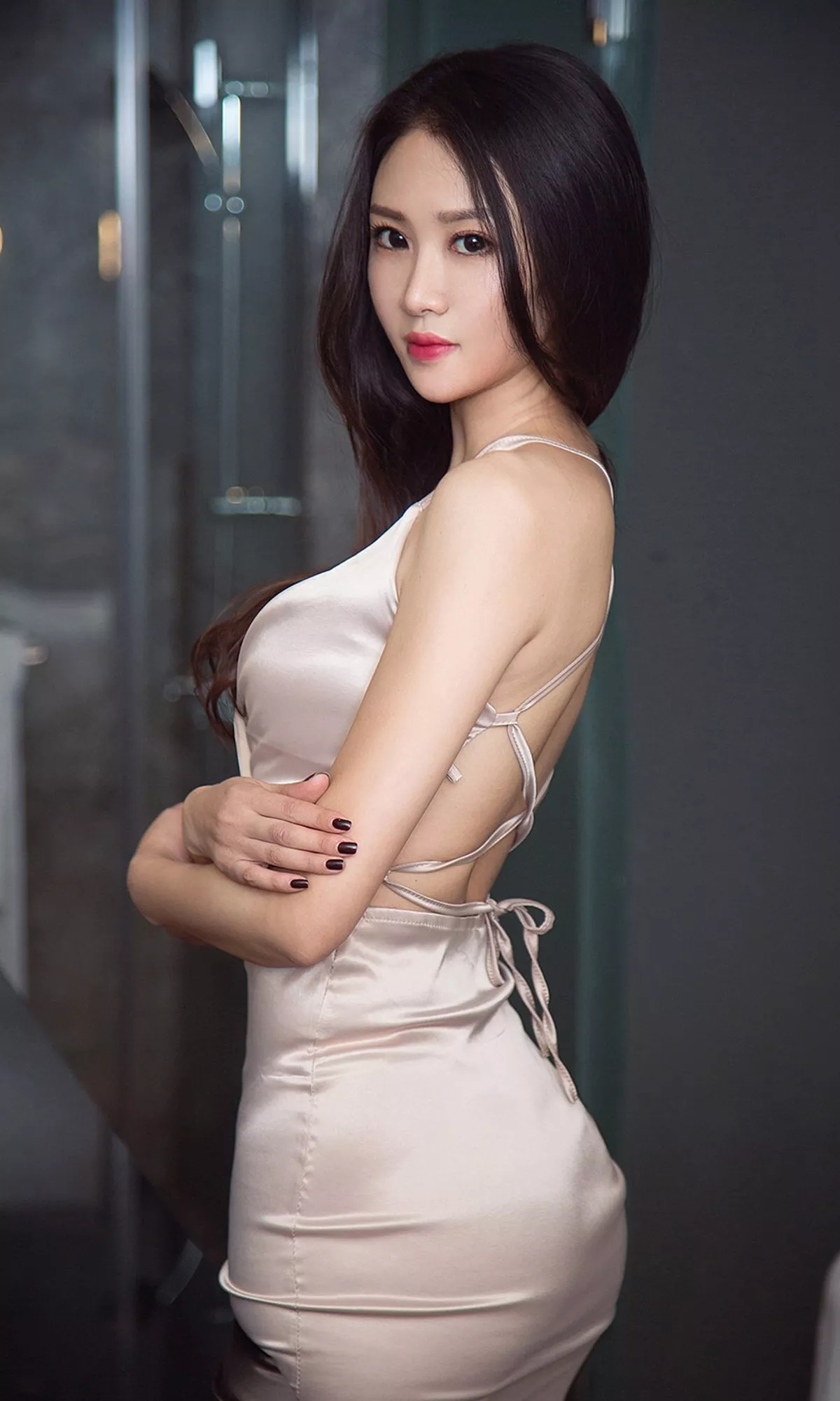 [Ugirls爱尤物]No.1425_嫩模张可可低胸吊带连身裙+白色蕾丝睡衣完美诱惑写真35P