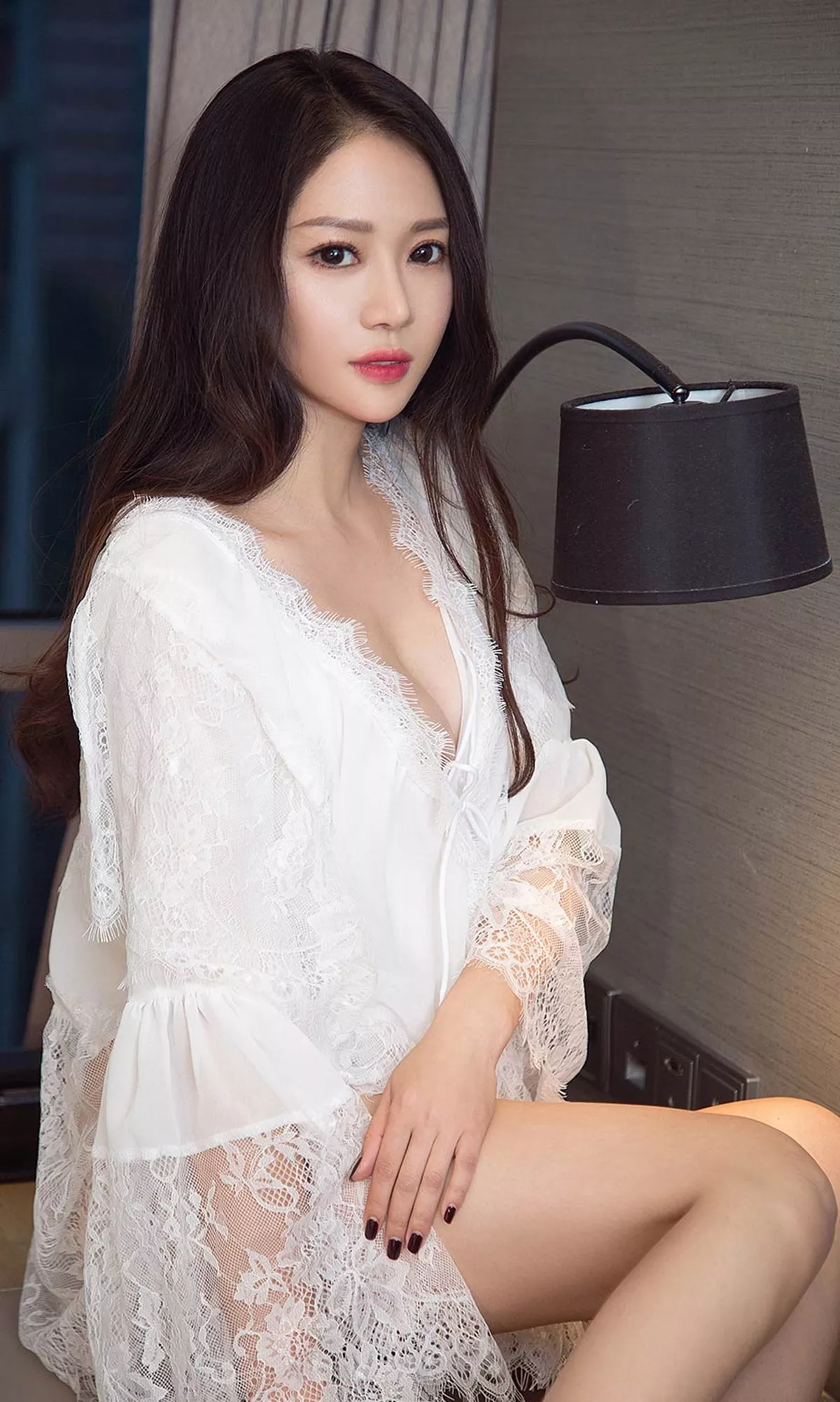 [Ugirls爱尤物]No.1425_嫩模张可可低胸吊带连身裙+白色蕾丝睡衣完美诱惑写真35P
