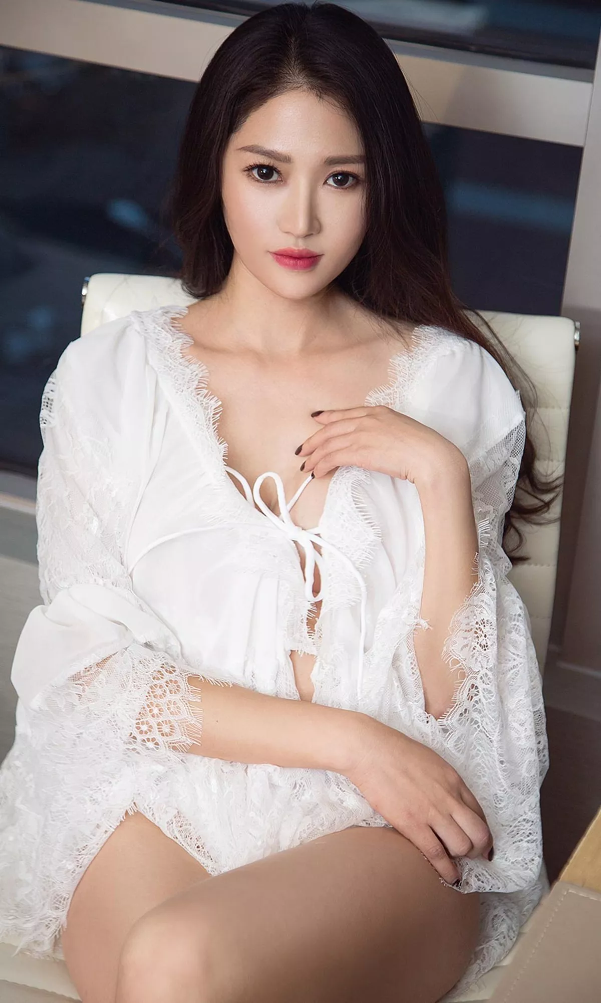 [Ugirls爱尤物]No.1425_嫩模张可可低胸吊带连身裙+白色蕾丝睡衣完美诱惑写真35P