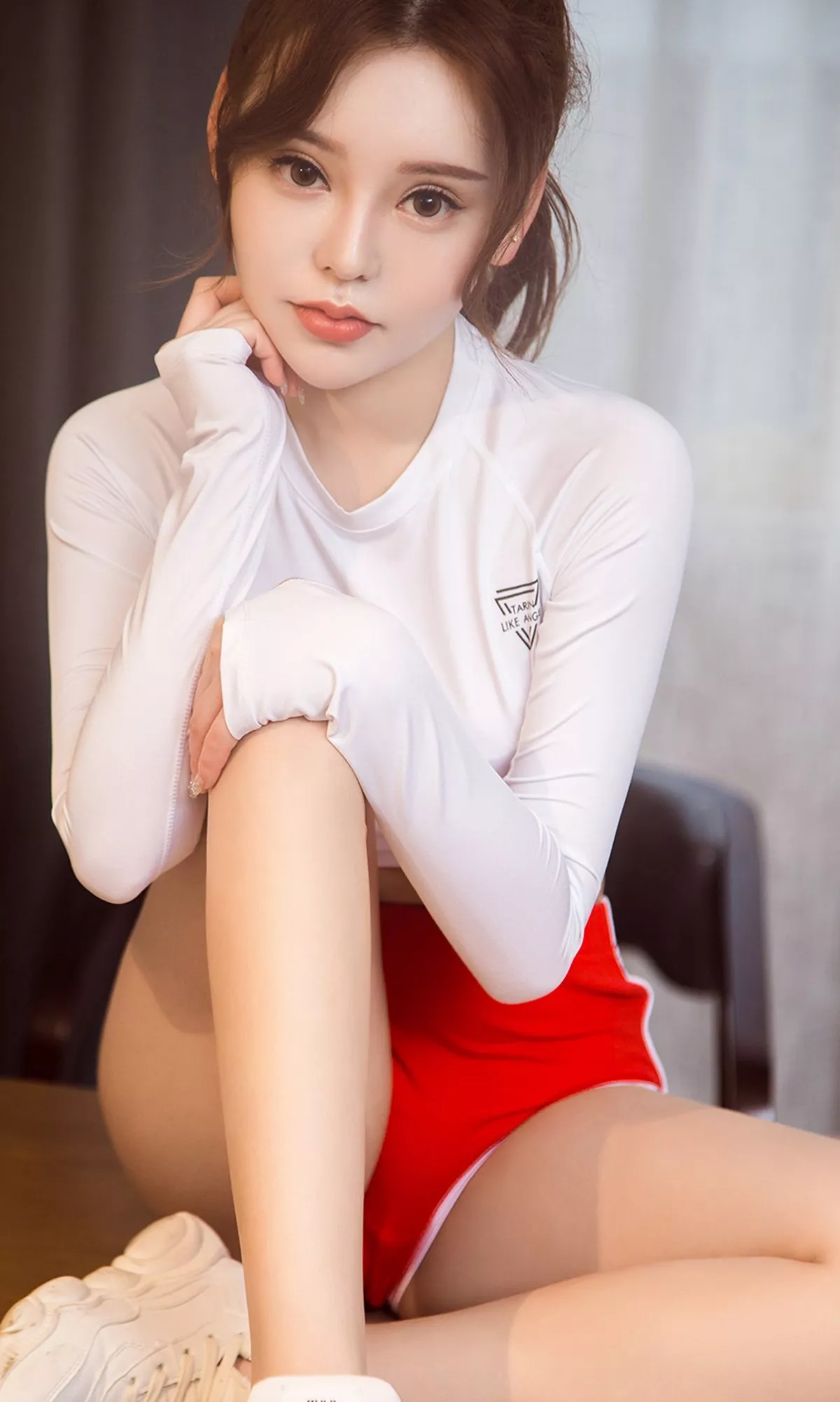 [Ugirls爱尤物]No.1429_嫩模梦晗私房灰色露背毛衣真空侧露豪乳撩人诱惑写真35P
