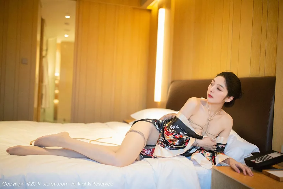 XiuRen第1444期_女神Angela喜欢猫私房异域和服SM捆绑秀火辣身材诱惑写真44P