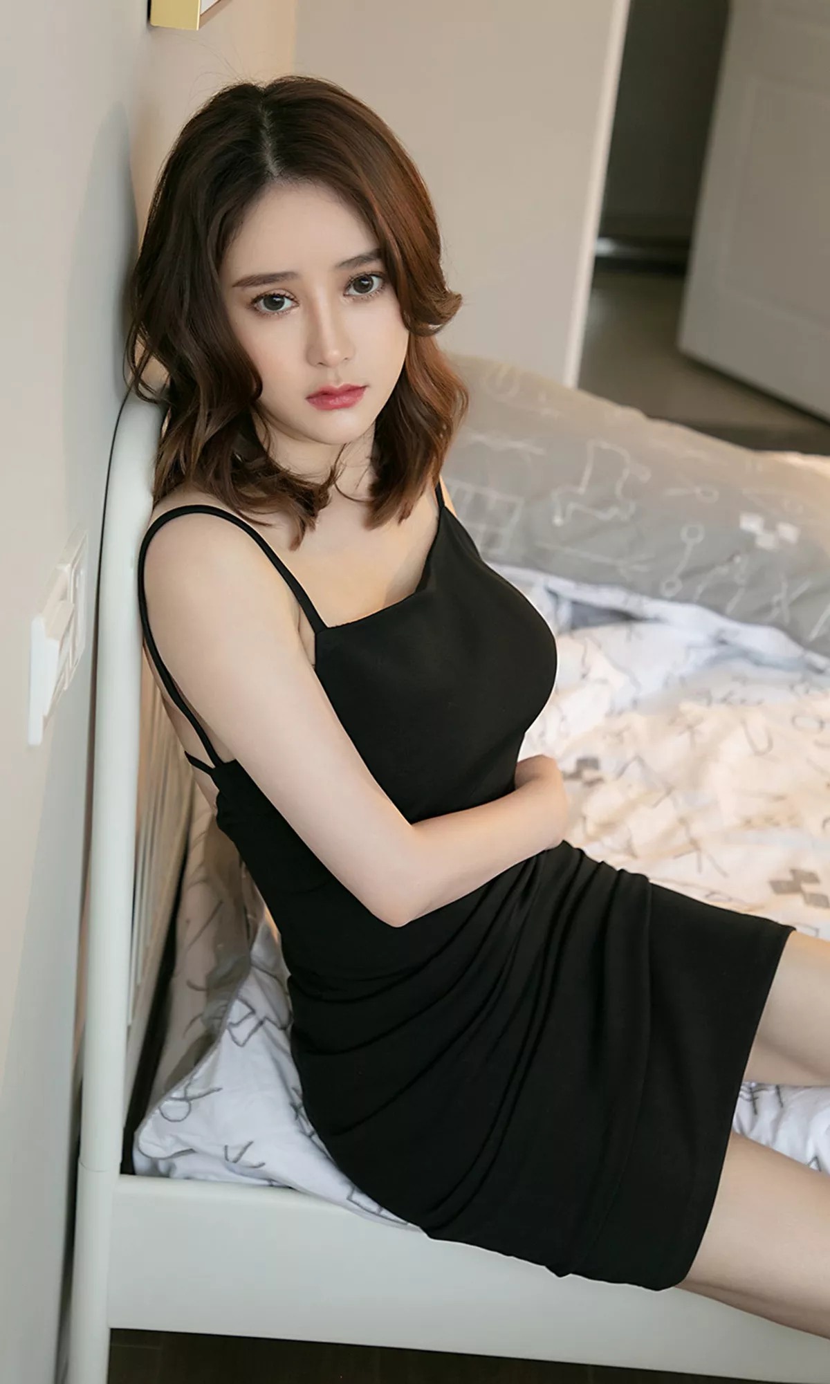 [Ugirls爱尤物]No.1482_嫩模Coral私房白衬衣半脱露白色蕾丝内衣撩人诱惑写真35P