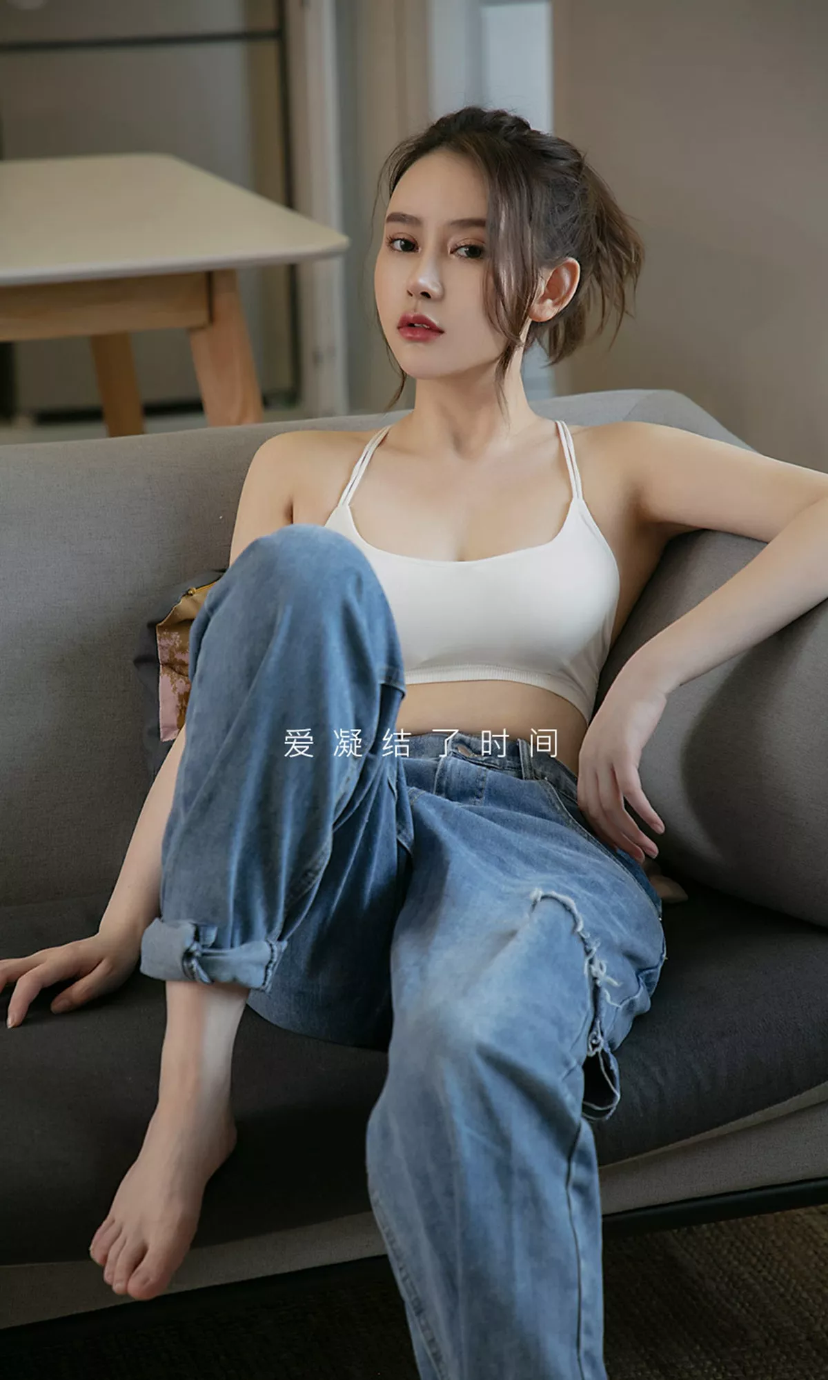 [Ugirls爱尤物]No.1482_嫩模Coral私房白衬衣半脱露白色蕾丝内衣撩人诱惑写真35P