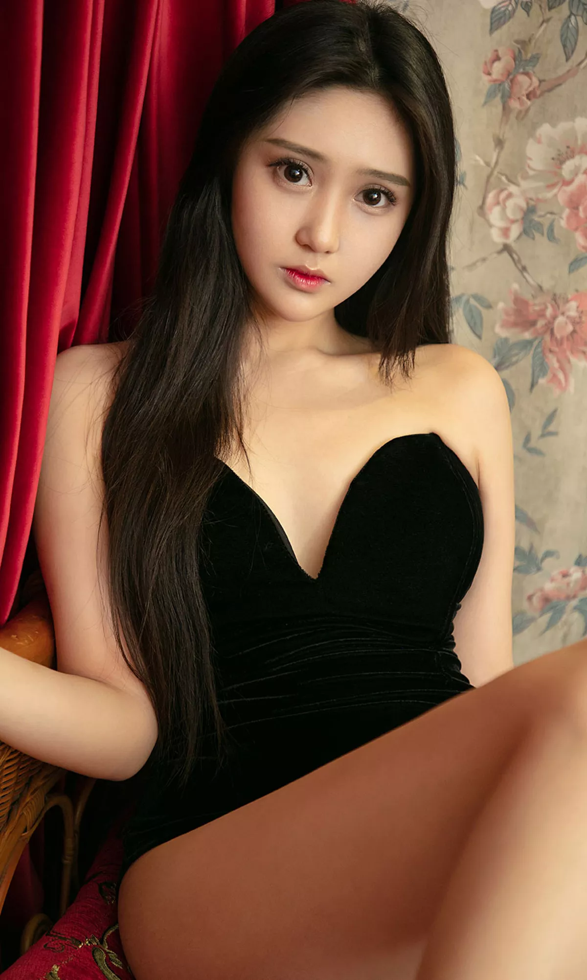 [Ugirls爱尤物]No.1483_嫩模一只香蕉船私房白色蕾丝内衣秀完美身材诱惑写真35P