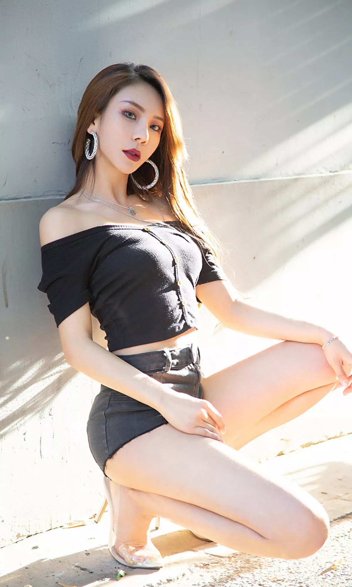 [Ugirls爱尤物]No.1485_嫩模Juicy_xiaoxiao私房黑色吊带内衣秀完美身材诱惑写真35P