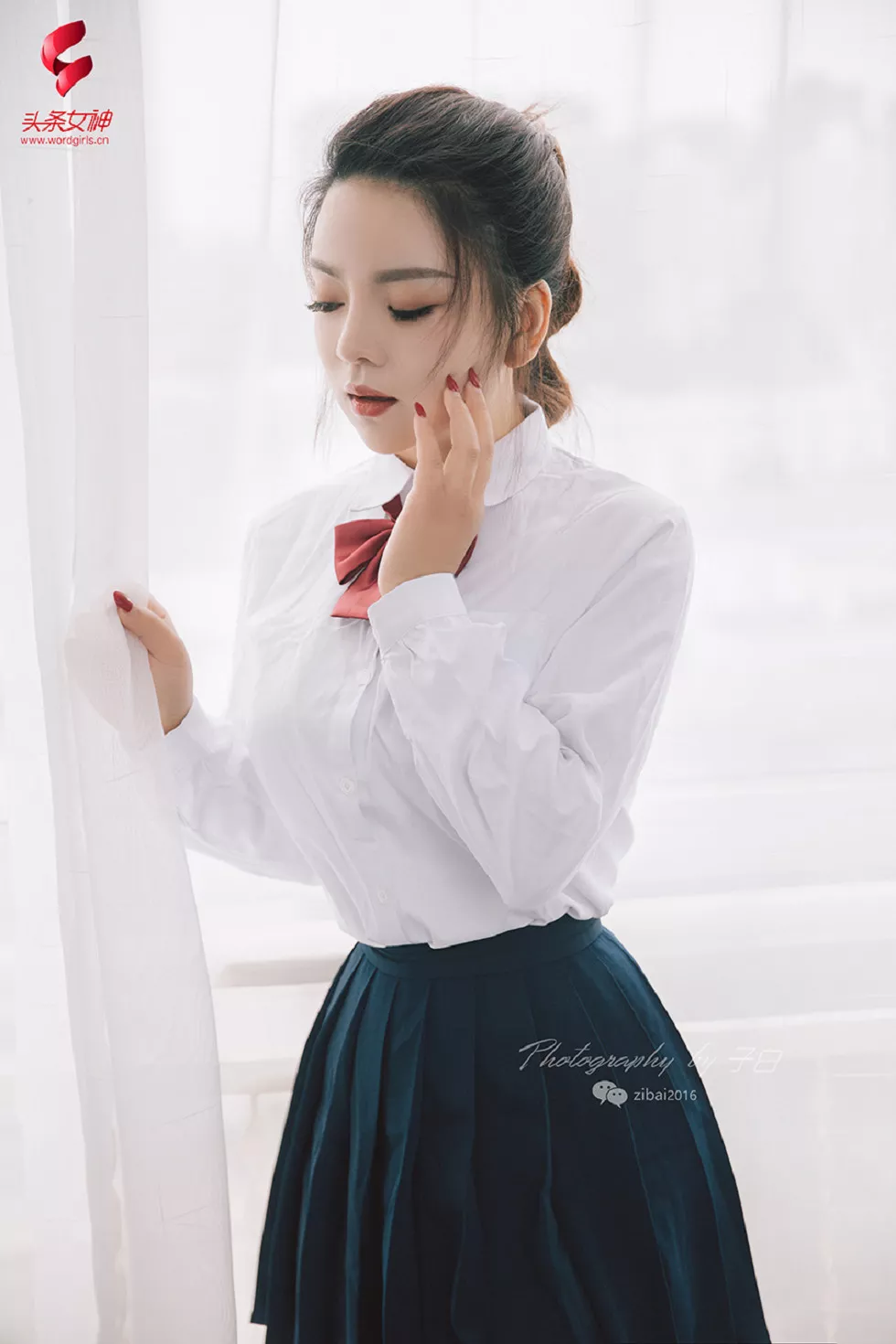[Toutiao头条女神]No.727_嫩模雨墨私房白衬衣配蓝色百褶裙秀完美身材性感写真13P