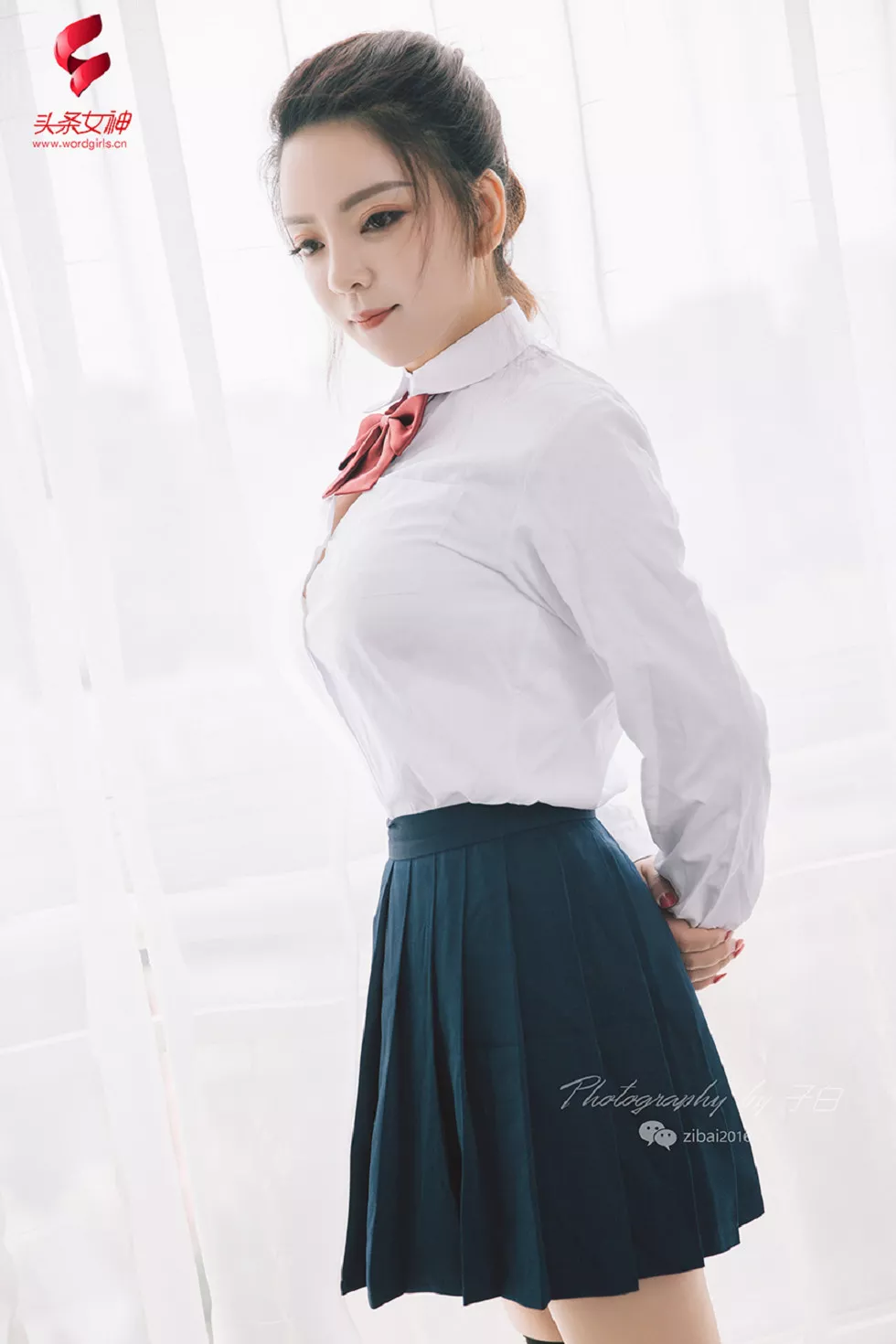 [Toutiao头条女神]No.727_嫩模雨墨私房白衬衣配蓝色百褶裙秀完美身材性感写真13P