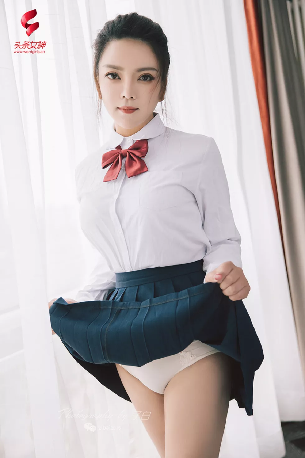 [Toutiao头条女神]No.727_嫩模雨墨私房白衬衣配蓝色百褶裙秀完美身材性感写真13P