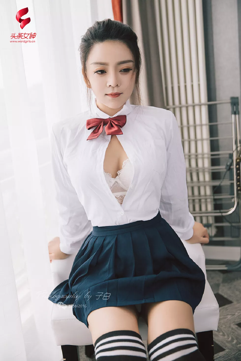 [Toutiao头条女神]No.727_嫩模雨墨私房白衬衣配蓝色百褶裙秀完美身材性感写真13P