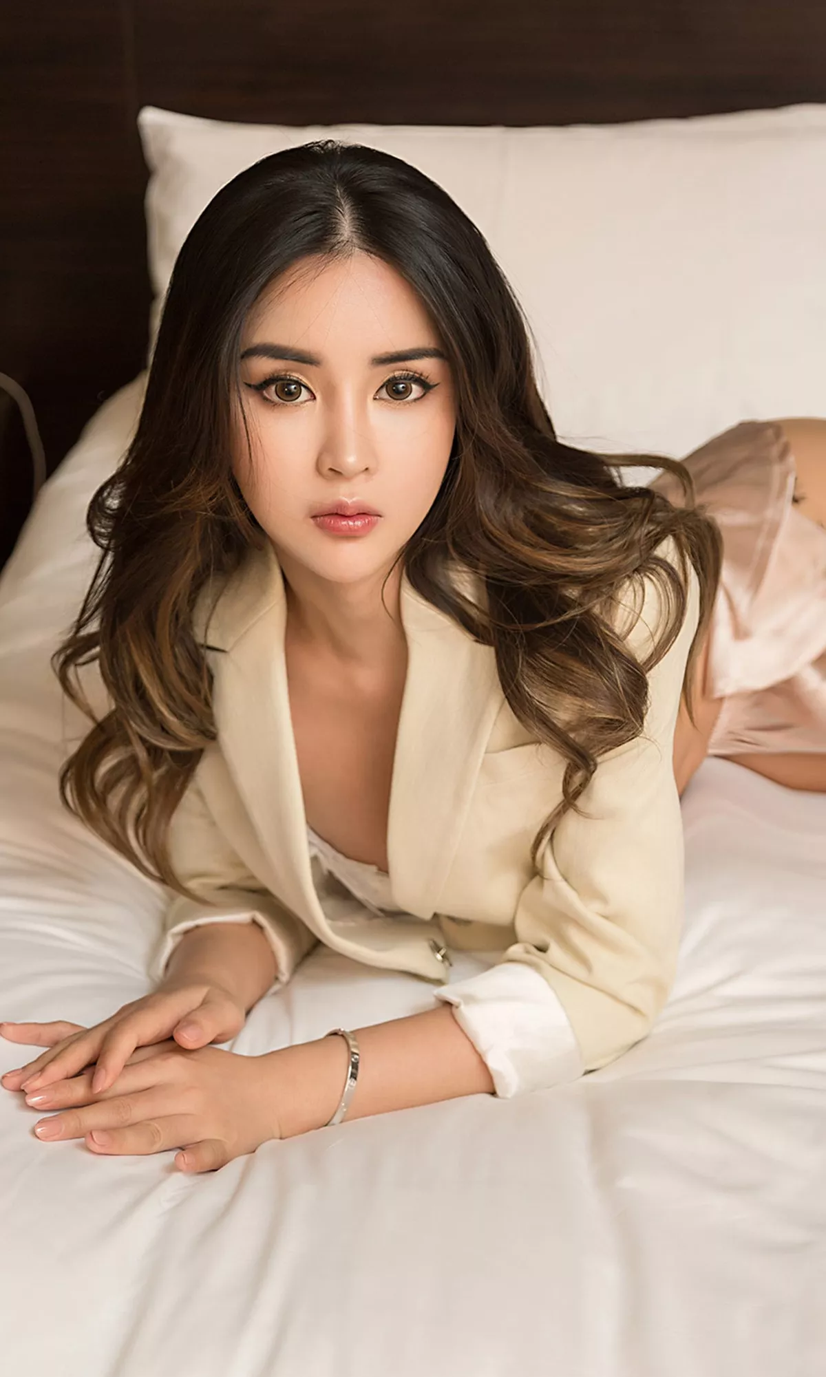 [Ugirls爱尤物]No.1478_嫩模Chelsea私房缕空金缕衣秀黑色蕾丝内衣完美诱惑写真35P