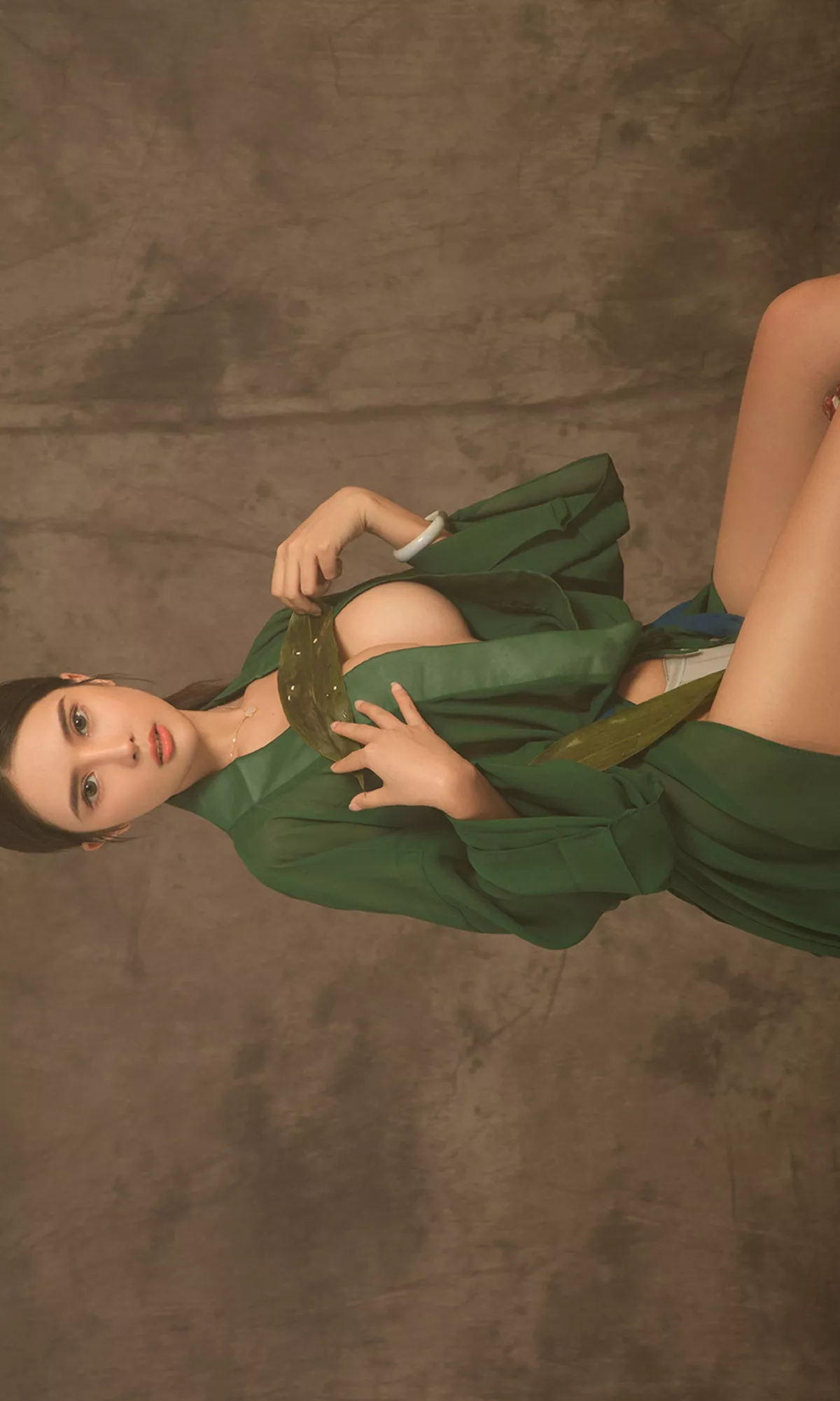 [Ugirls爱尤物]No.1479_嫩模Angela楚楚＆金露端午节福利姐妹花真空露美乳诱惑写真35P