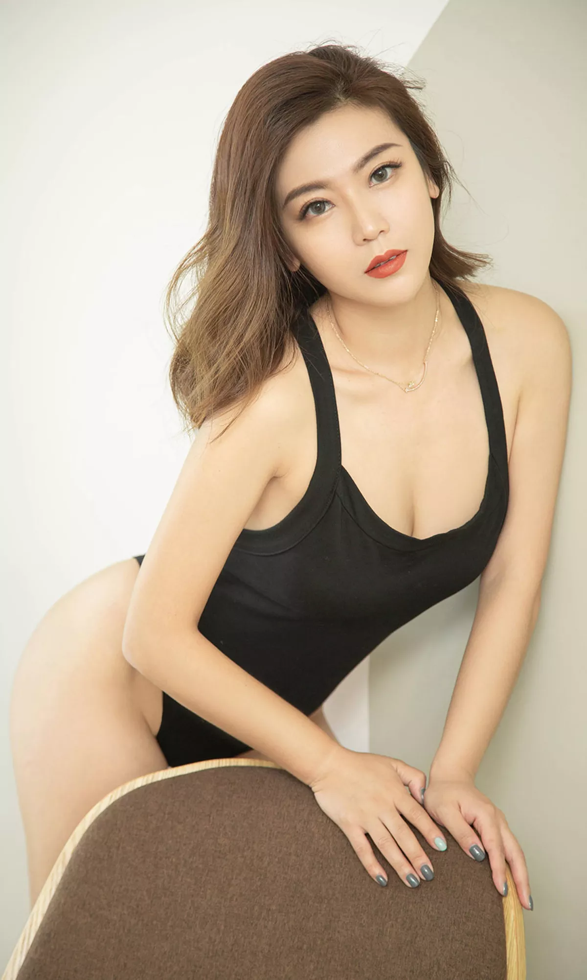 [Ugirls爱尤物]No.1518_嫩模小楠私房黑色高叉连体衣+黑色吊带内衣完美诱惑写真35P