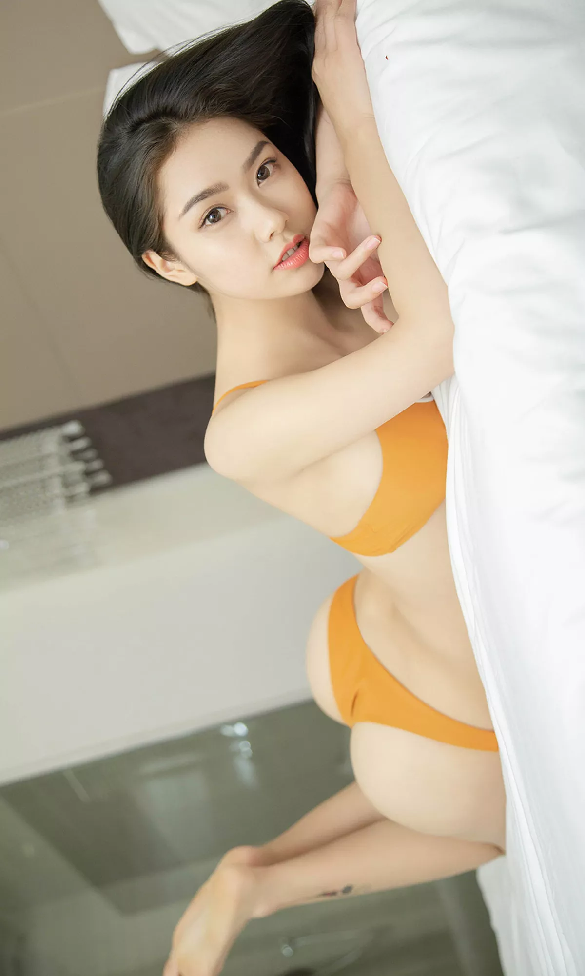 [Ugirls爱尤物]No.1527_嫩模方子萱私房高叉连体衣秀完美身材靓丽迷人写真35P