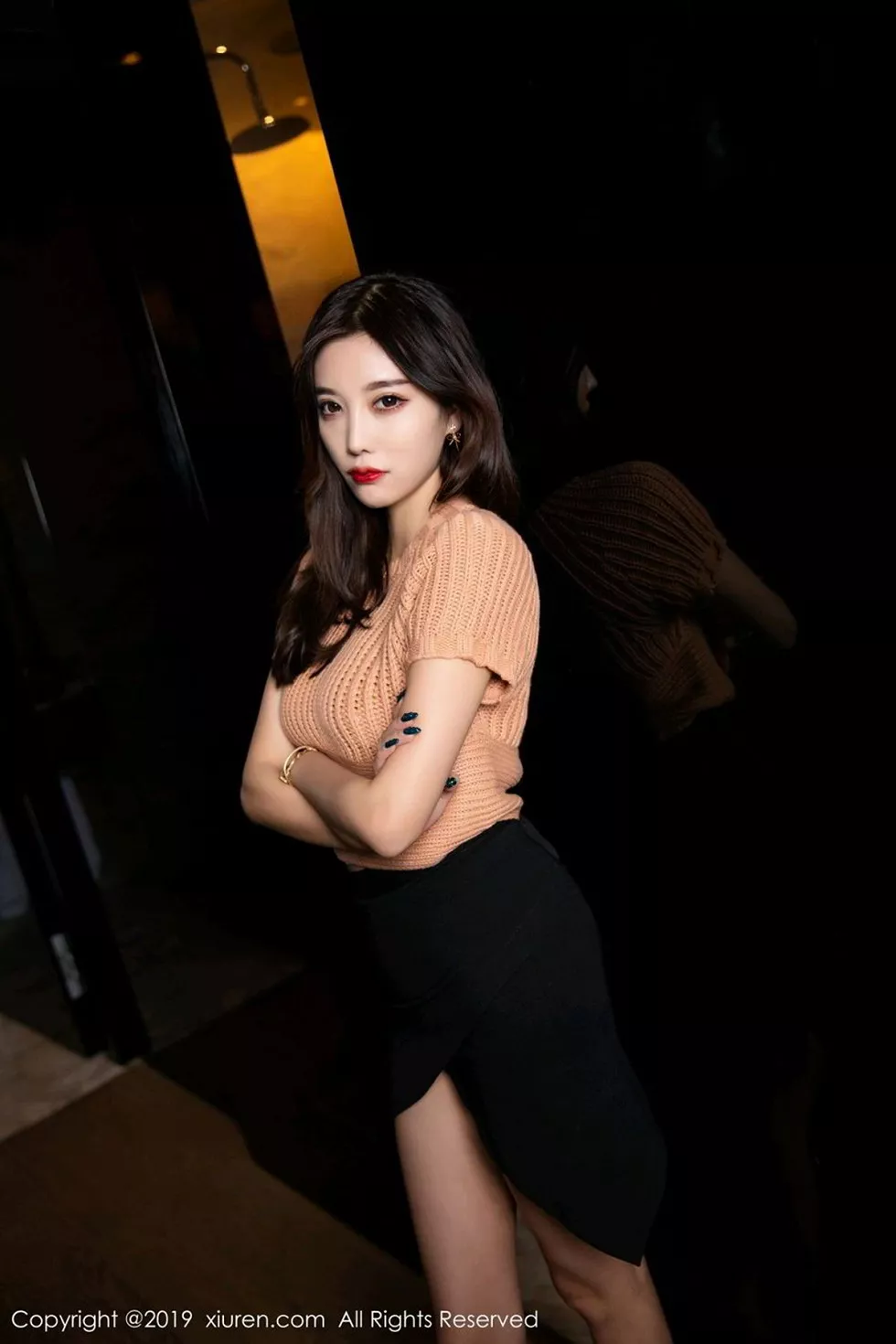 XiuRen第1516期_女神杨晨晨sugar私房精致镂空内衣半脱露豪乳翘臀极致诱惑写真83P