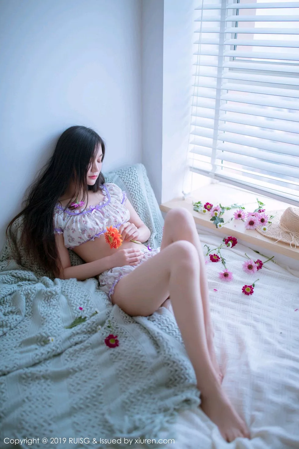 [RUISG瑞丝馆]VOL.068_嫩模深紫Julie私房清甜可人草帽女孩系列靓丽迷人写真49P