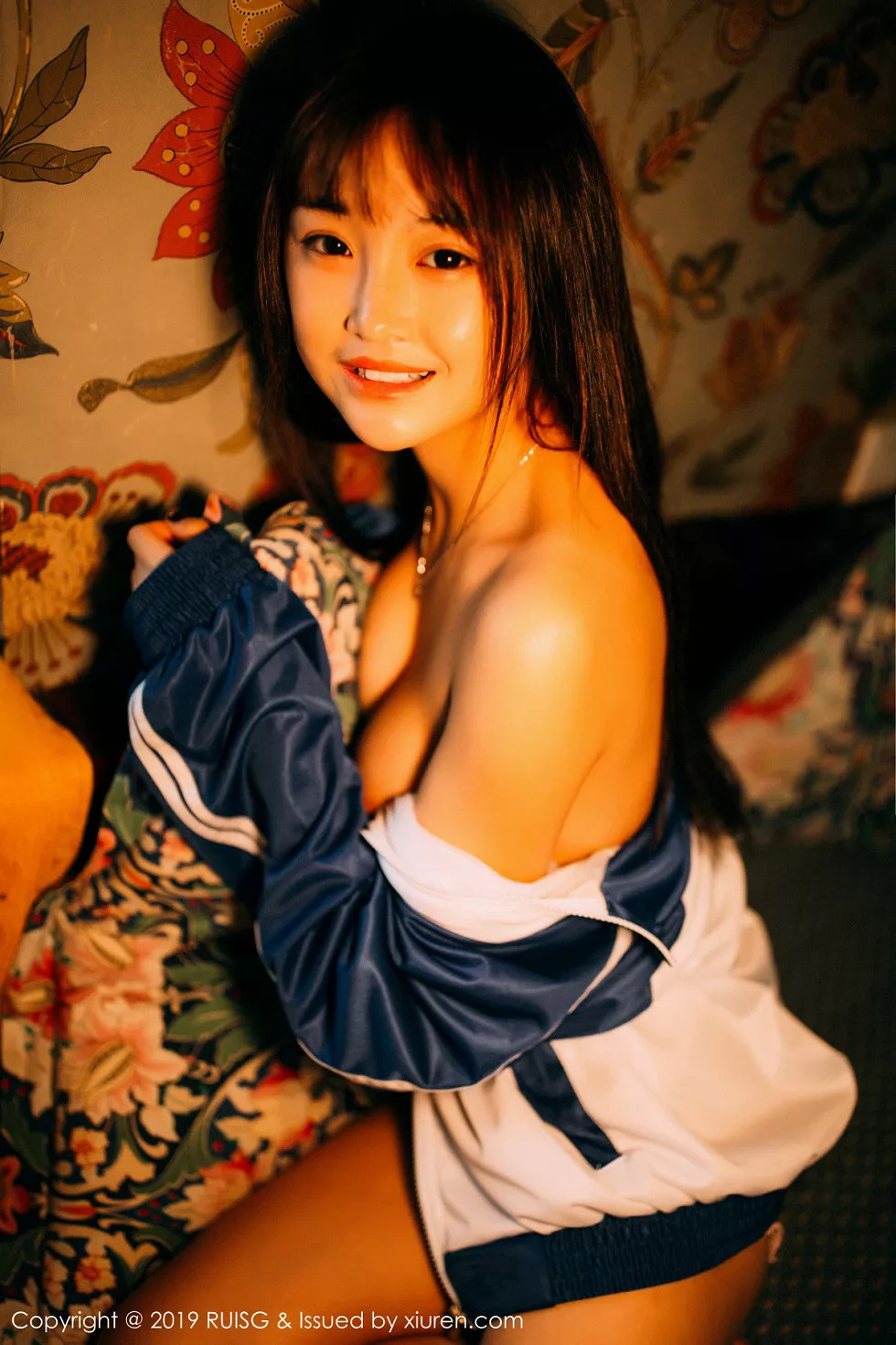 [RUISG瑞丝馆]VOL.069_嫩模圆圆Daphne私房脱运动服露花色内衣秀完美身材诱惑写真51P