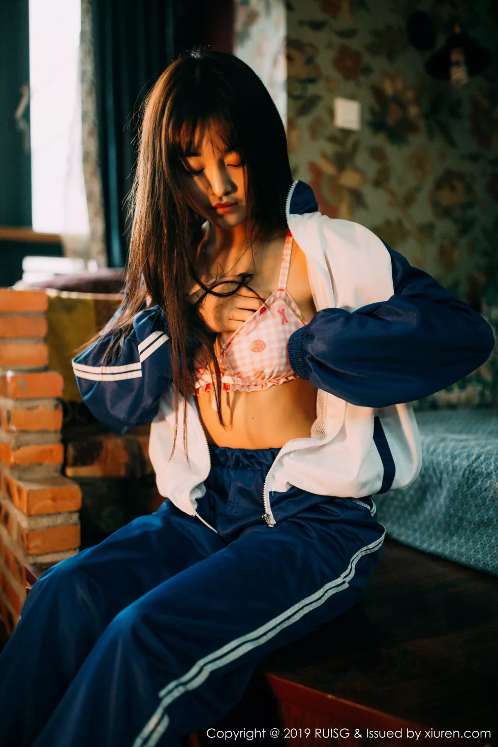 [RUISG瑞丝馆]VOL.069_嫩模圆圆Daphne私房脱运动服露花色内衣秀完美身材诱惑写真51P
