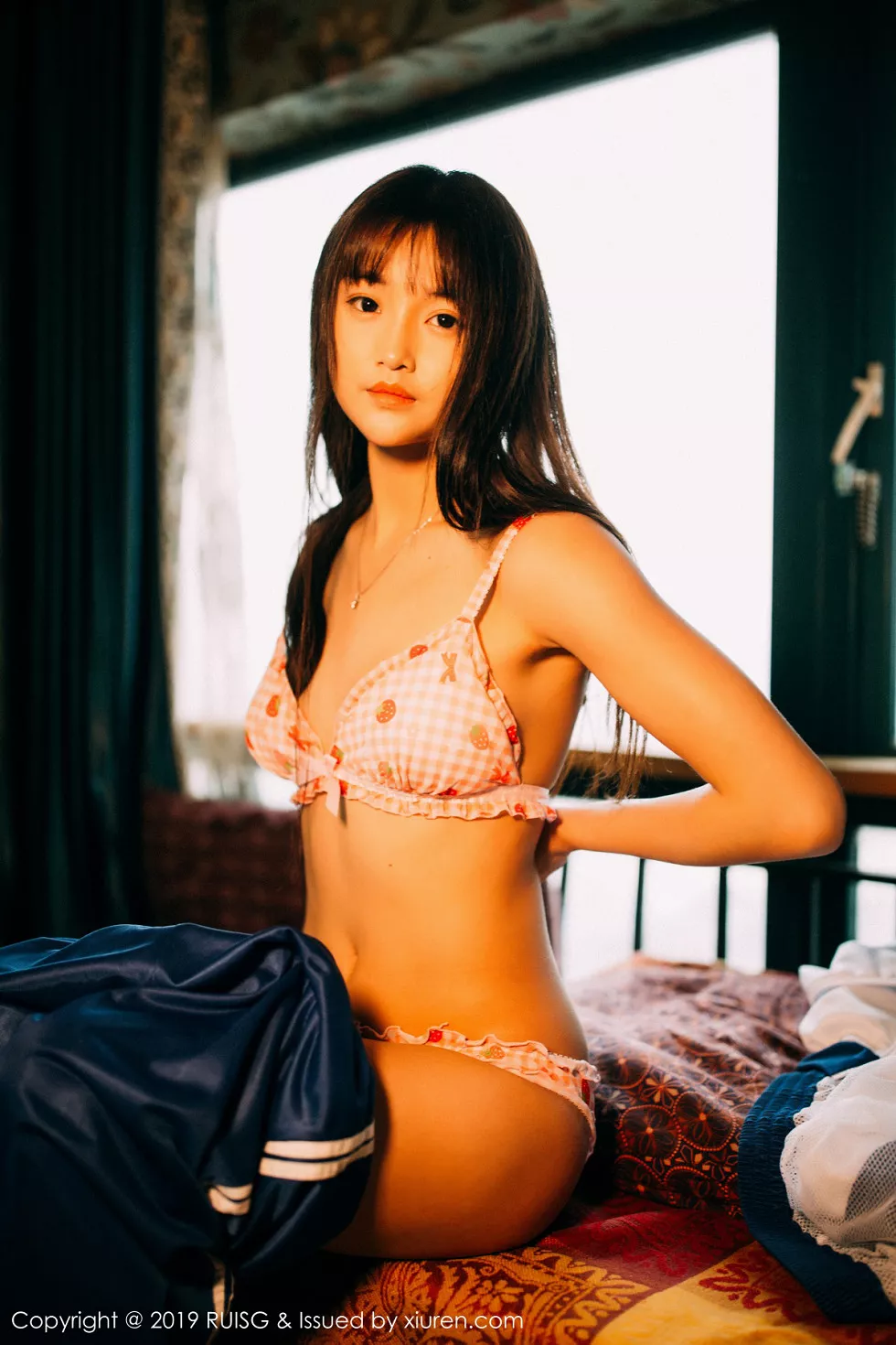 [RUISG瑞丝馆]VOL.069_嫩模圆圆Daphne私房脱运动服露花色内衣秀完美身材诱惑写真51P