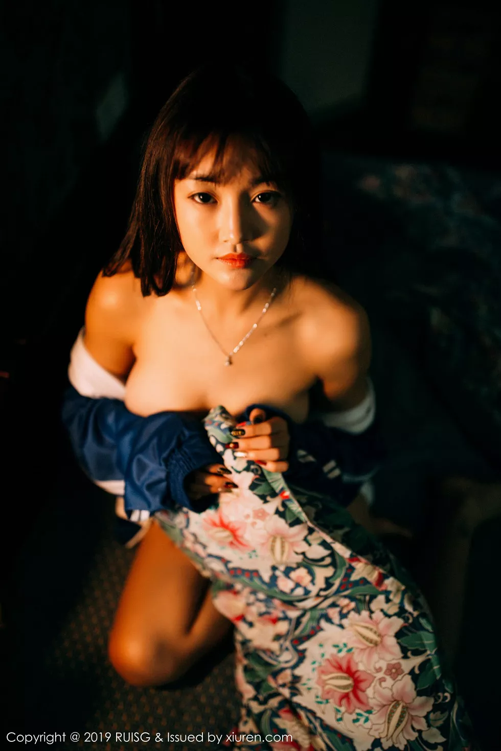 [RUISG瑞丝馆]VOL.069_嫩模圆圆Daphne私房脱运动服露花色内衣秀完美身材诱惑写真51P
