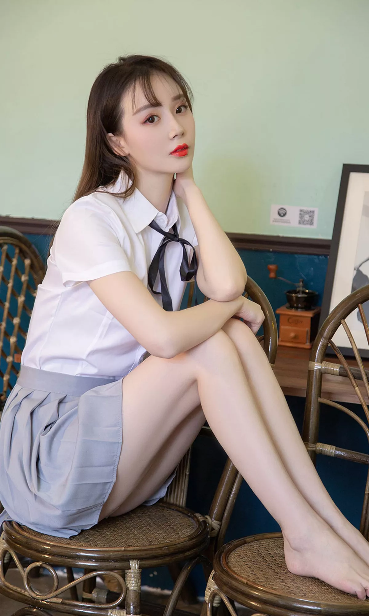 [Ugirls爱尤物]No.1534_嫩模徐肉肉校园清新白衬衣+唐风旗袍装秀苗条身材性感写真35P