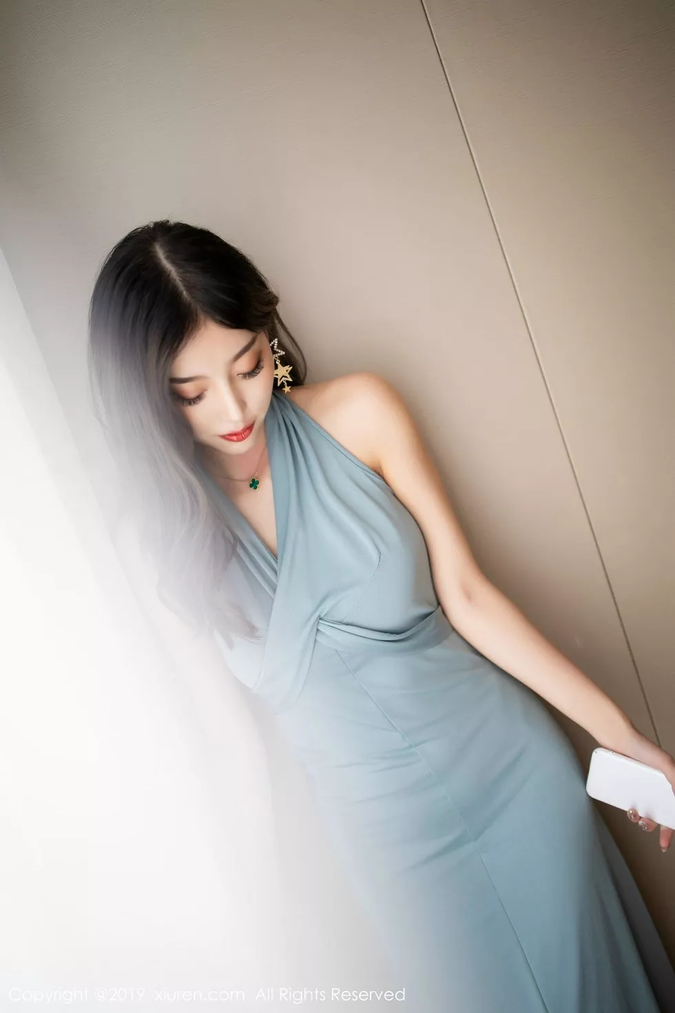 XiuRen第1567期_女神杨晨晨sugar孔雀绿吊群配超薄肉丝裤袜秀美腿诱惑写真65P