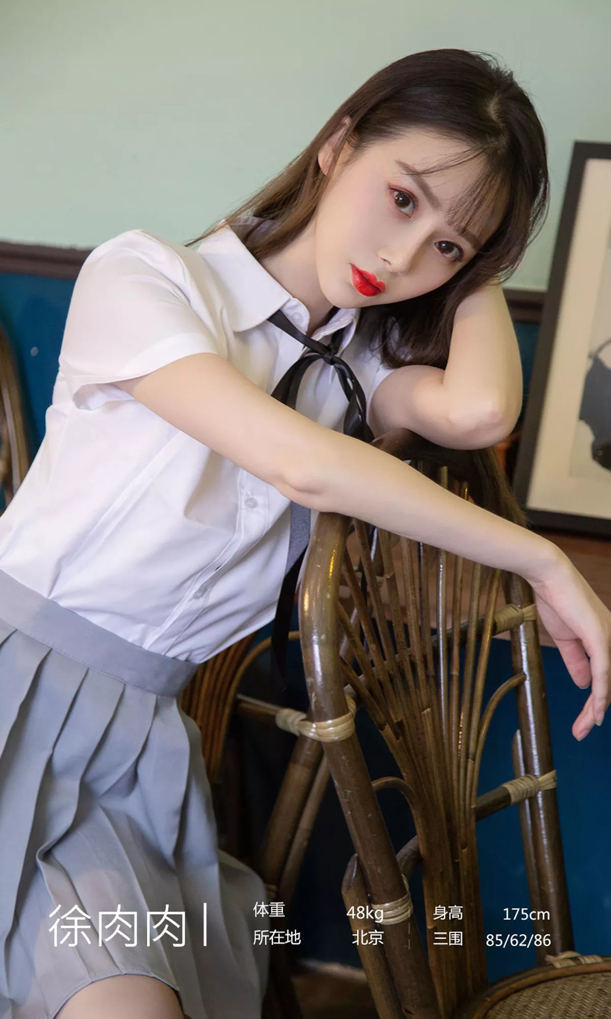 [Ugirls爱尤物]No.1534_嫩模徐肉肉校园清新白衬衣+唐风旗袍装秀苗条身材性感写真35P