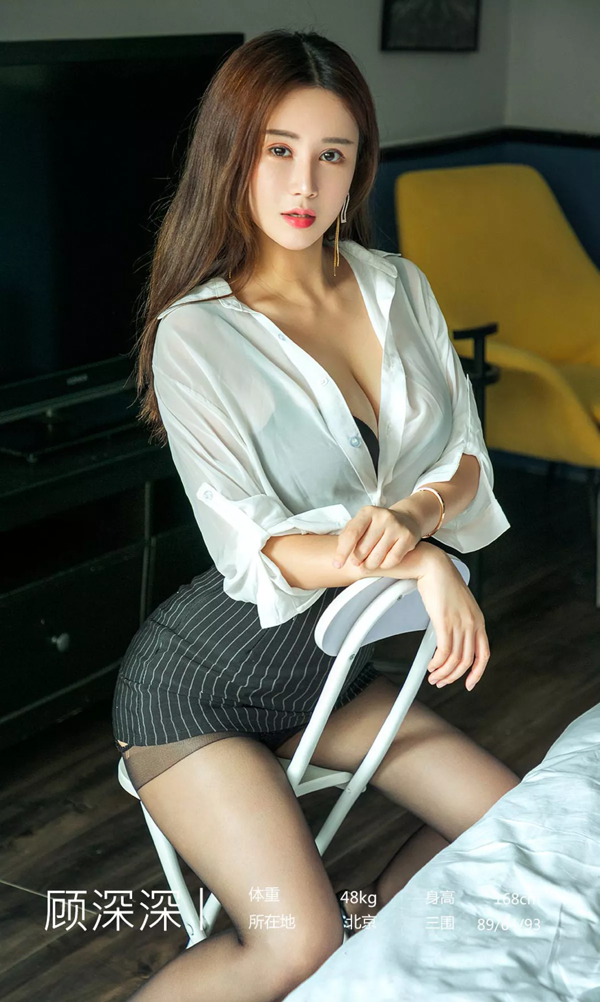 [Ugirls爱尤物]No.1537_嫩模顾深深私房OL制服半脱露性感黑丝裤袜惹火诱惑写真35P