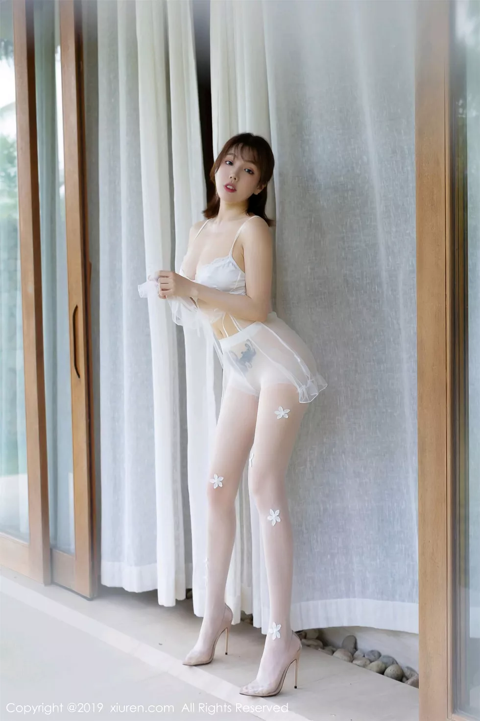 XiuRen第1578期_女神黄乐然越南富国岛旅拍私房轻薄透视婚纱惹火诱惑写真50P