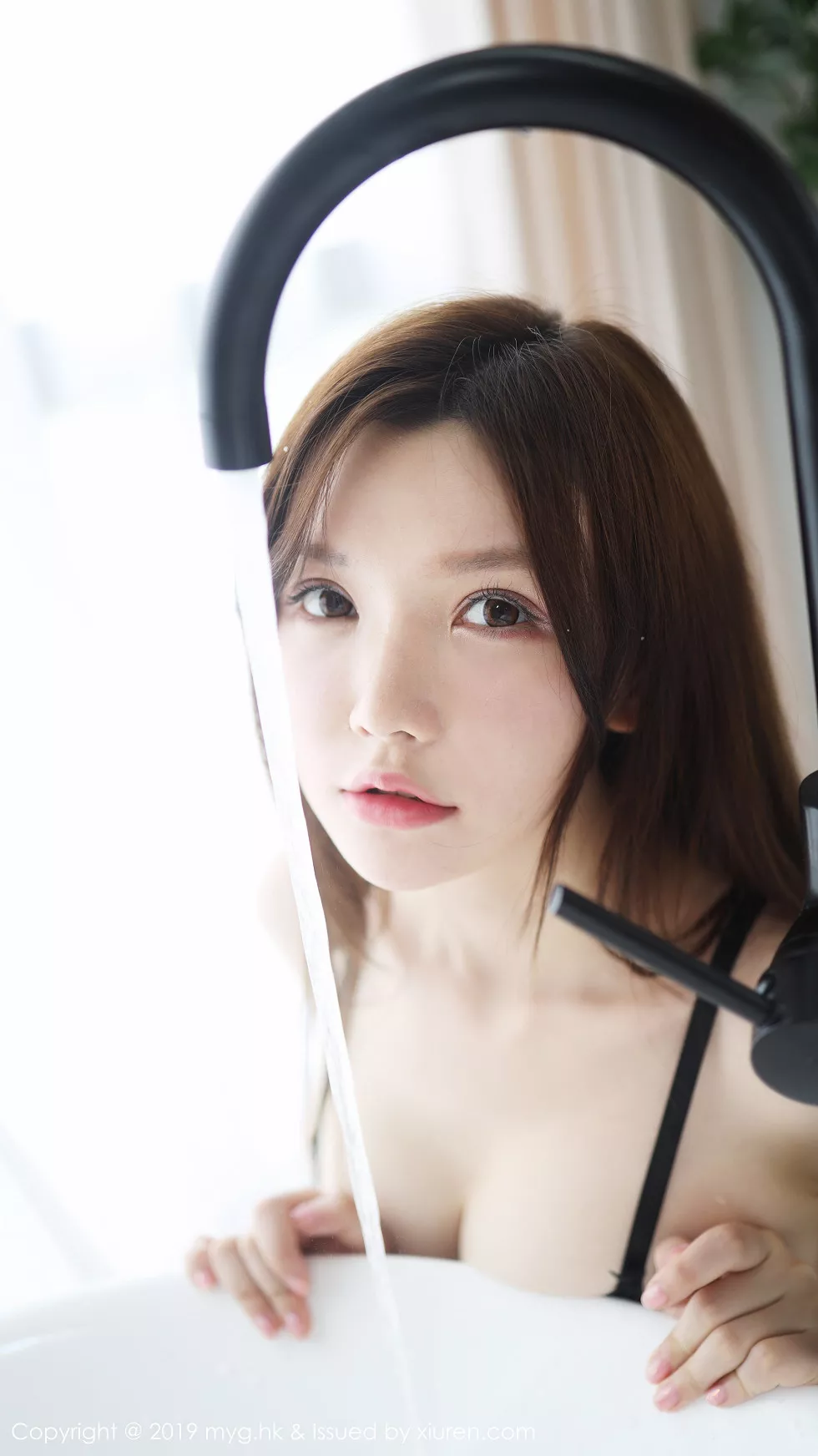 [MyGirl美媛馆]Vol.386_嫩模糯美子Mini私房镂空蕾丝内衣秀丰乳肥臀完美诱惑写真100P