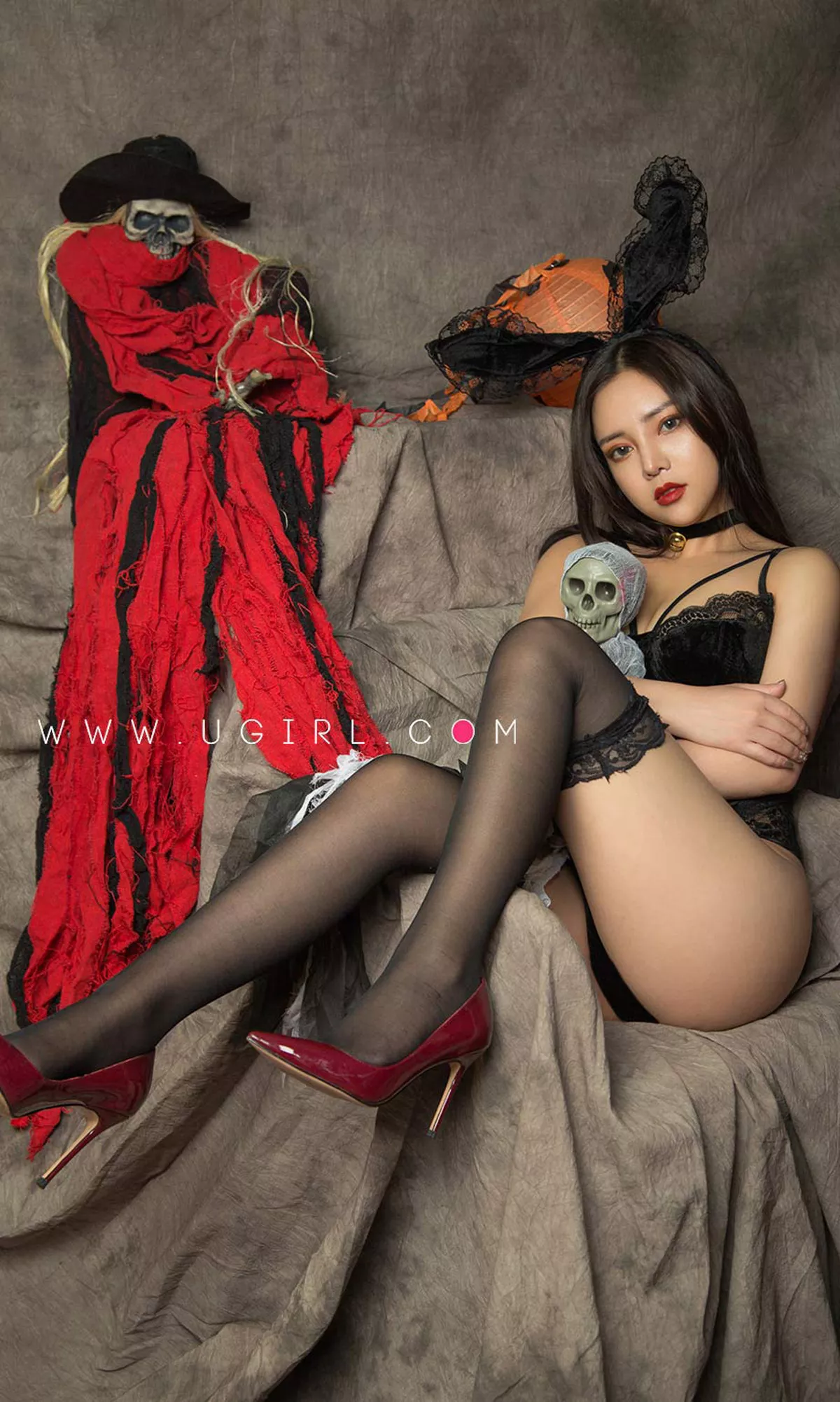 [Ugirls爱尤物]No.1625_嫩模Anna苏拉私房黑色高叉连体衣+白色蕾丝内衣完美诱惑写真35P