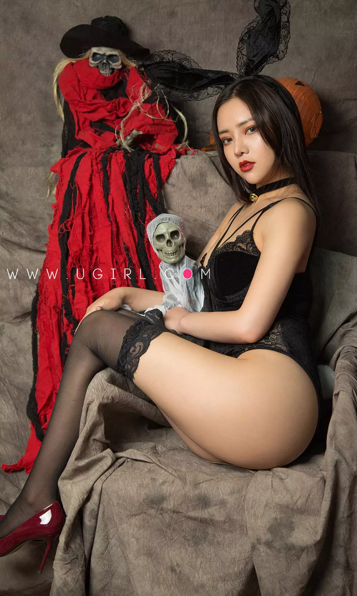 [Ugirls爱尤物]No.1625_嫩模Anna苏拉私房黑色高叉连体衣+白色蕾丝内衣完美诱惑写真35P