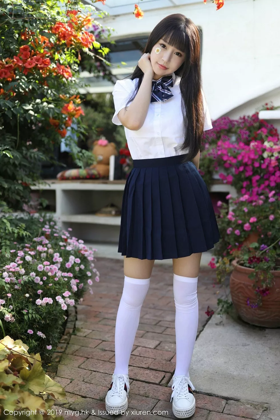 [MyGirl美媛馆]Vol.394_女神Flower朱可儿大理旅拍户外学生装大胆撩裙诱惑写真54P